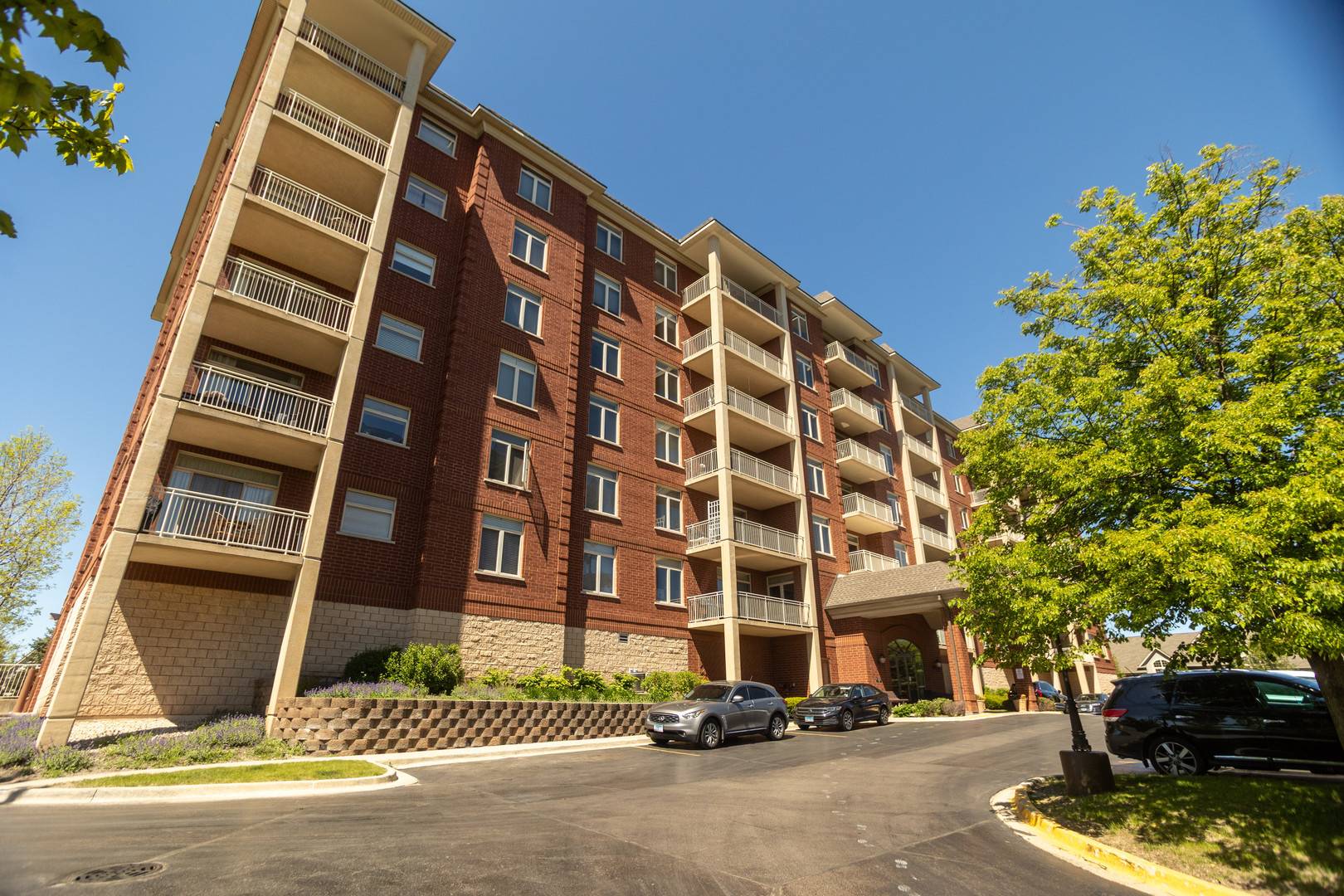 8440 Callie AVE #606, Morton Grove, IL 60053