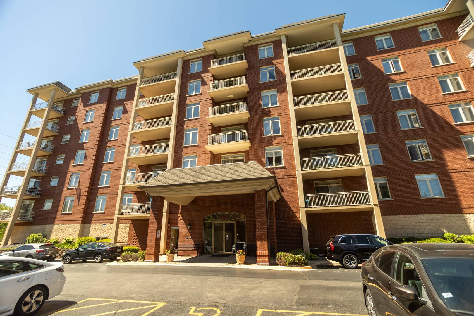 8440 Callie AVE #606, Morton Grove, IL 60053