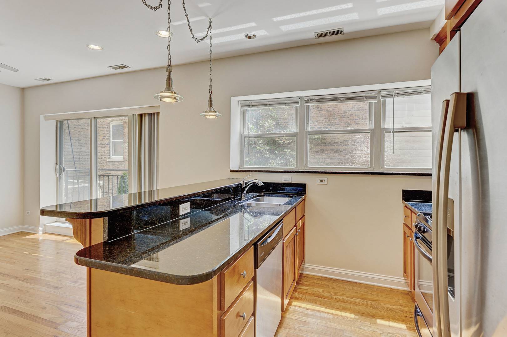 2836 N Dawson AVE #1W, Chicago, IL 60618