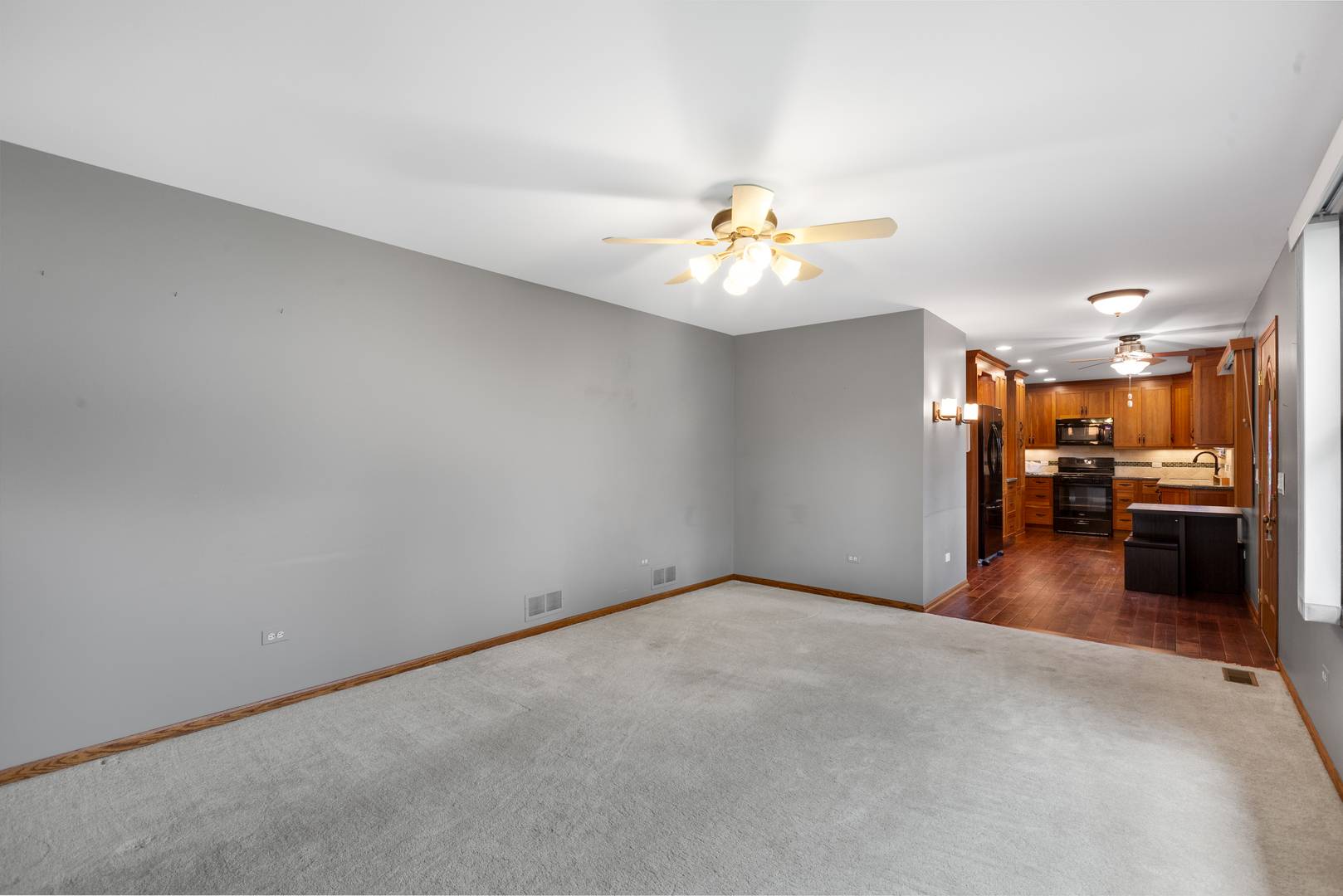 18207 W Big Oaks RD, Grayslake, IL 60030