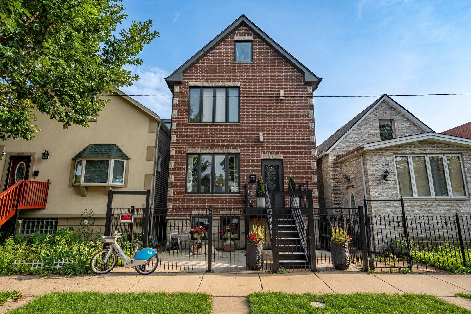 539 W 44th PL, Chicago, IL 60609