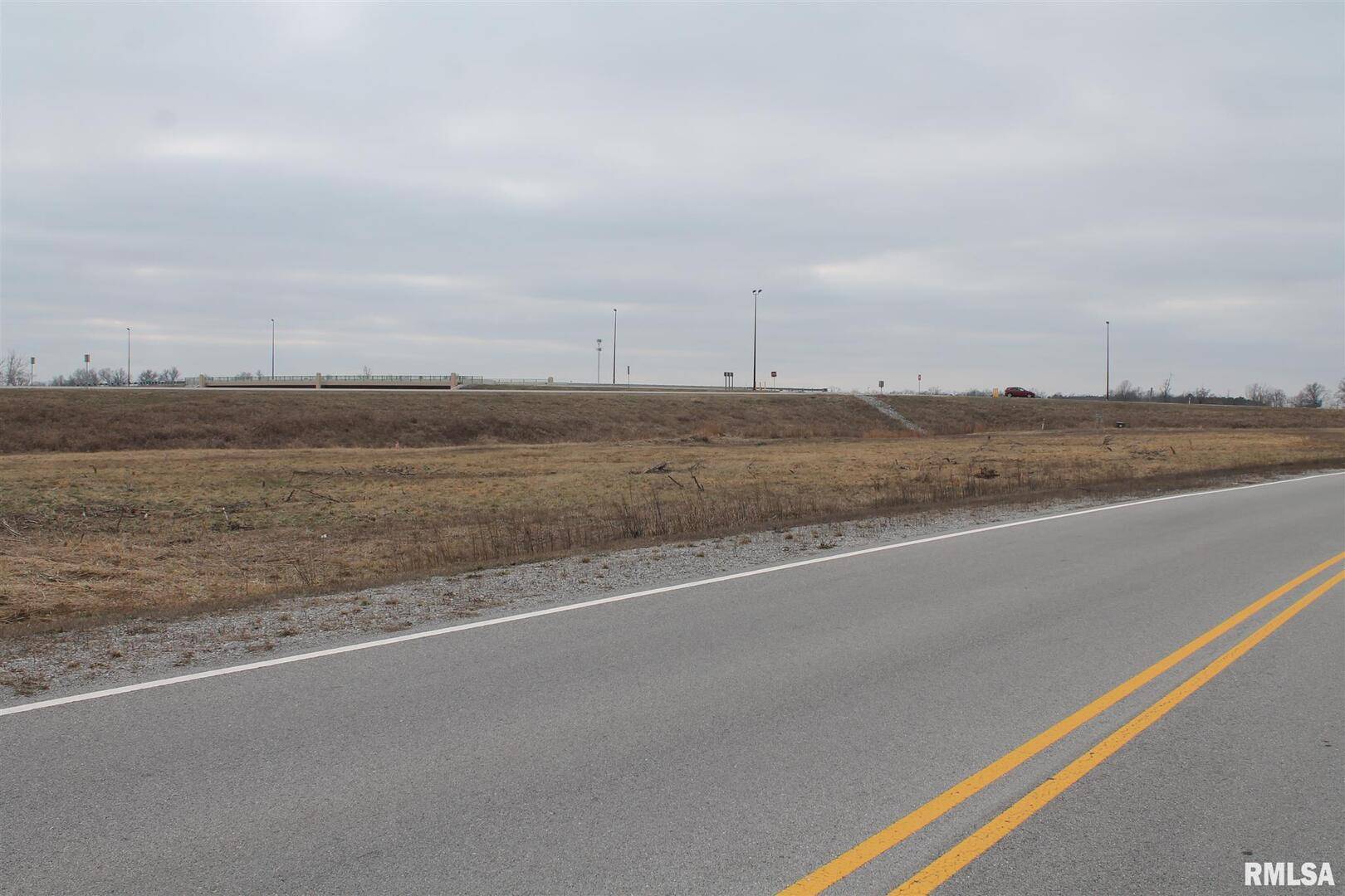 0004 N FRONTAGE RD, IL 62918