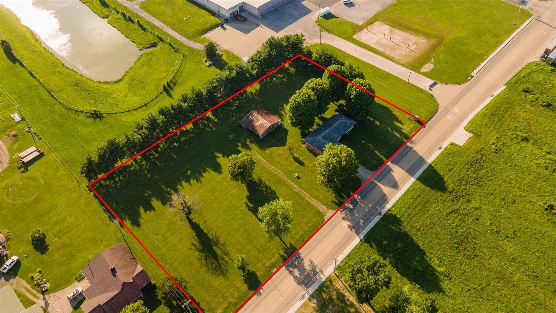 904 Halfway RD, Marion, IL 62959
