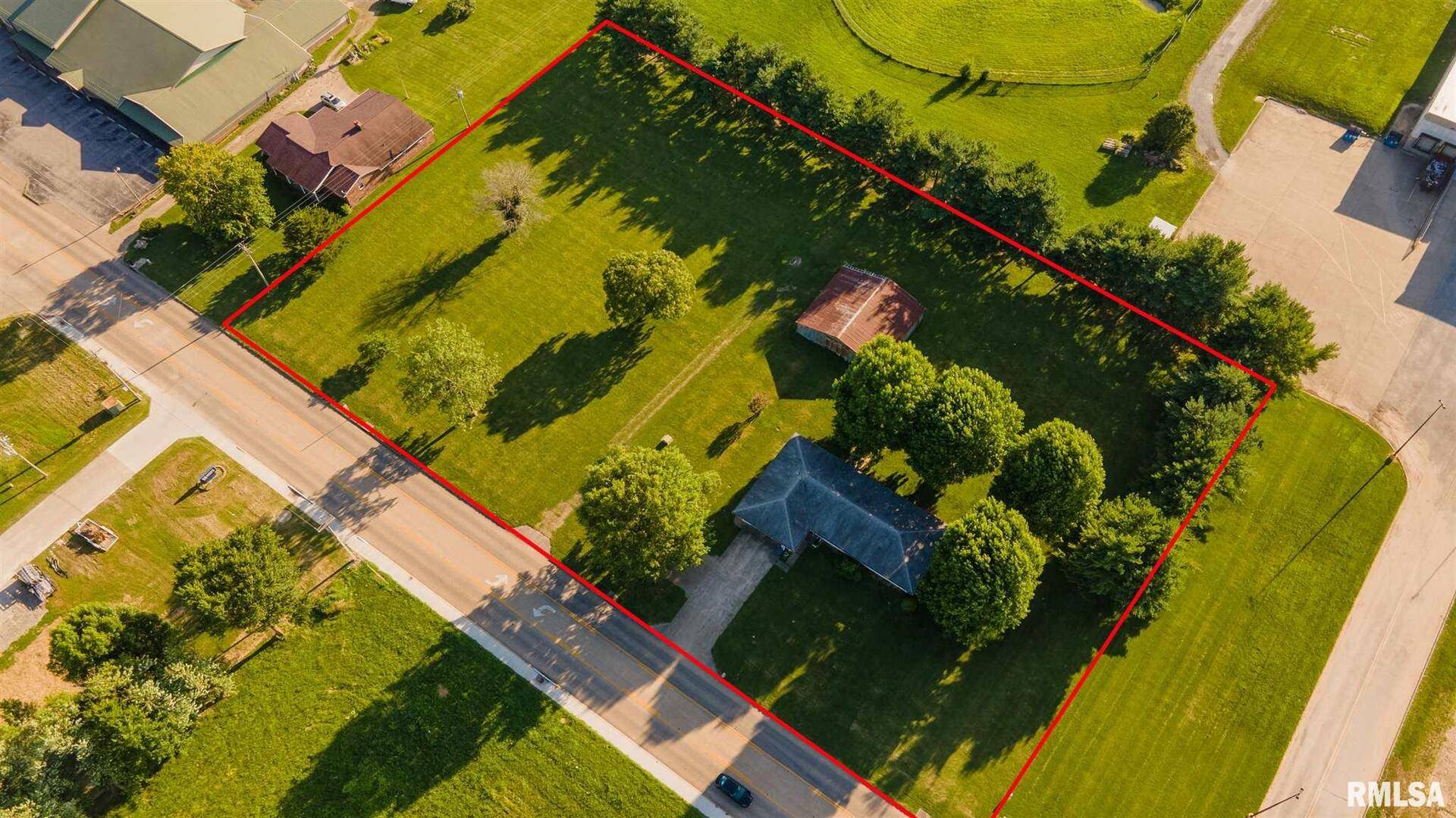 904 Halfway RD, Marion, IL 62959