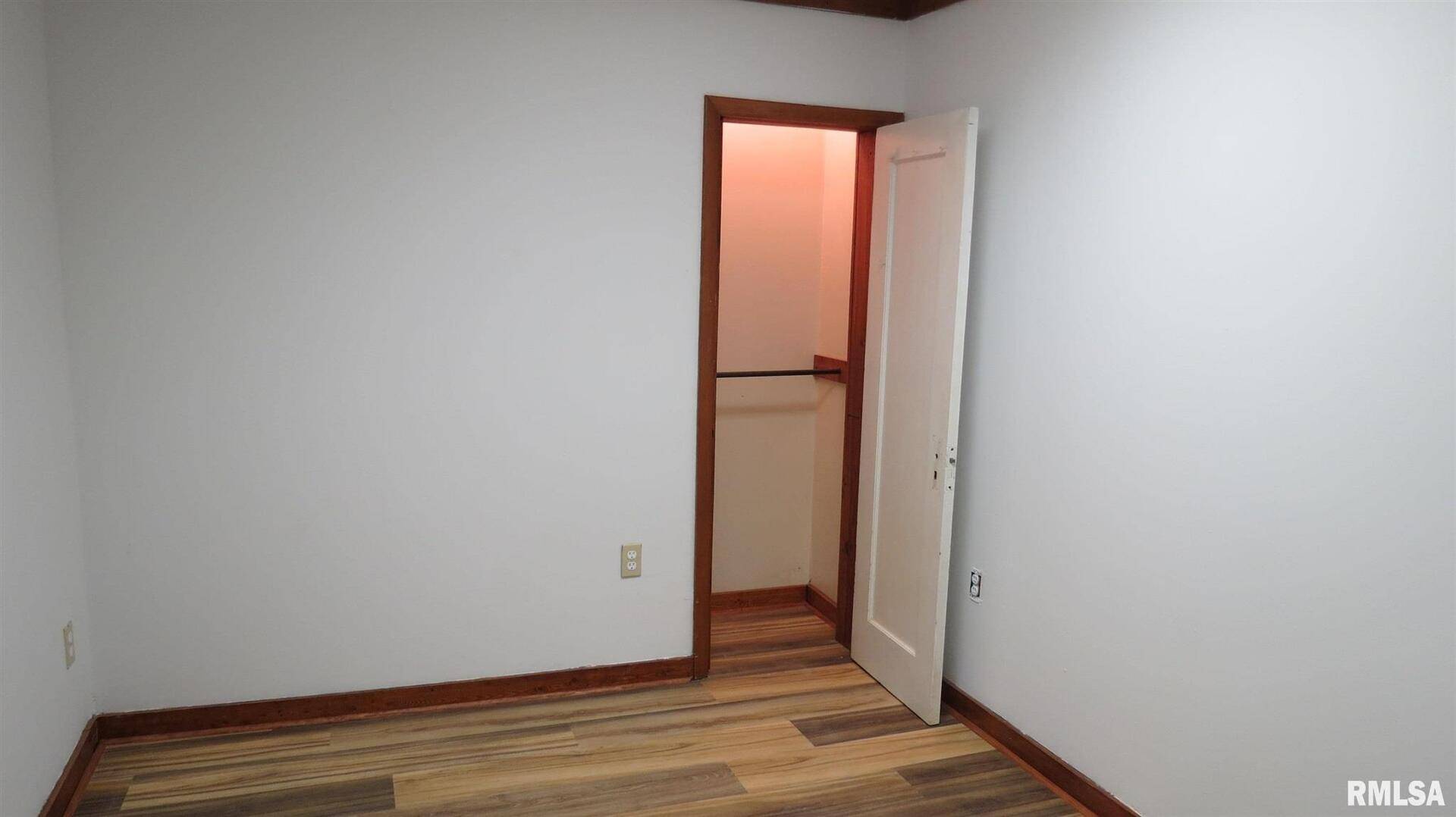 12 N DIVISION ST, Duquoin, IL 62832