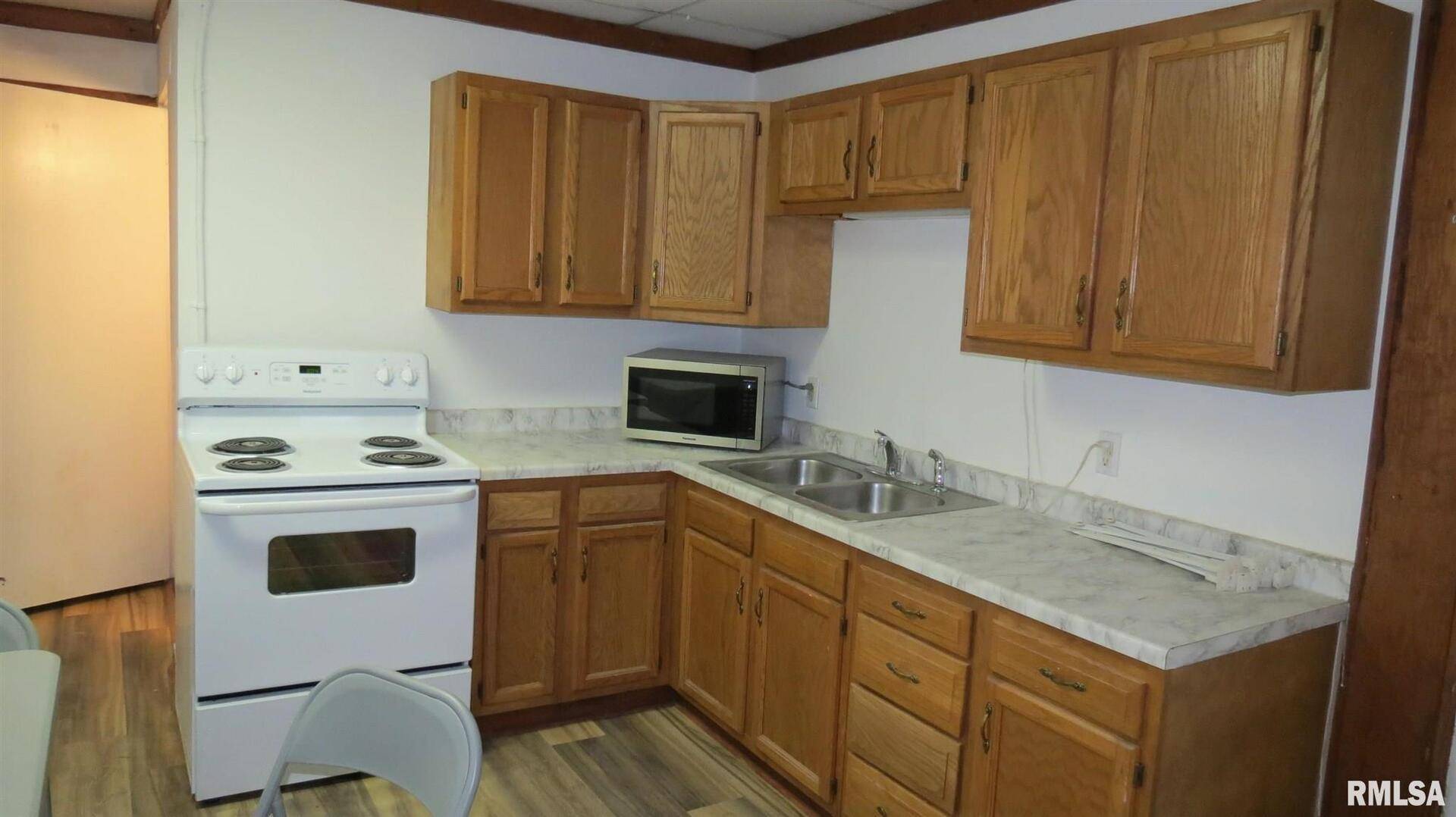 12 N DIVISION ST, Duquoin, IL 62832