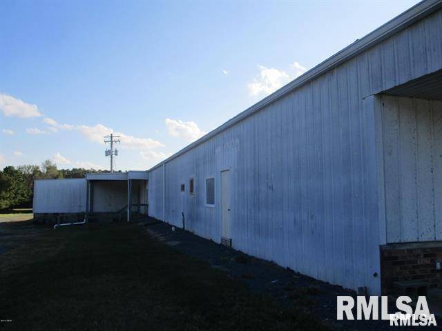 1238 W MAIN ST, Benton, IL 62812
