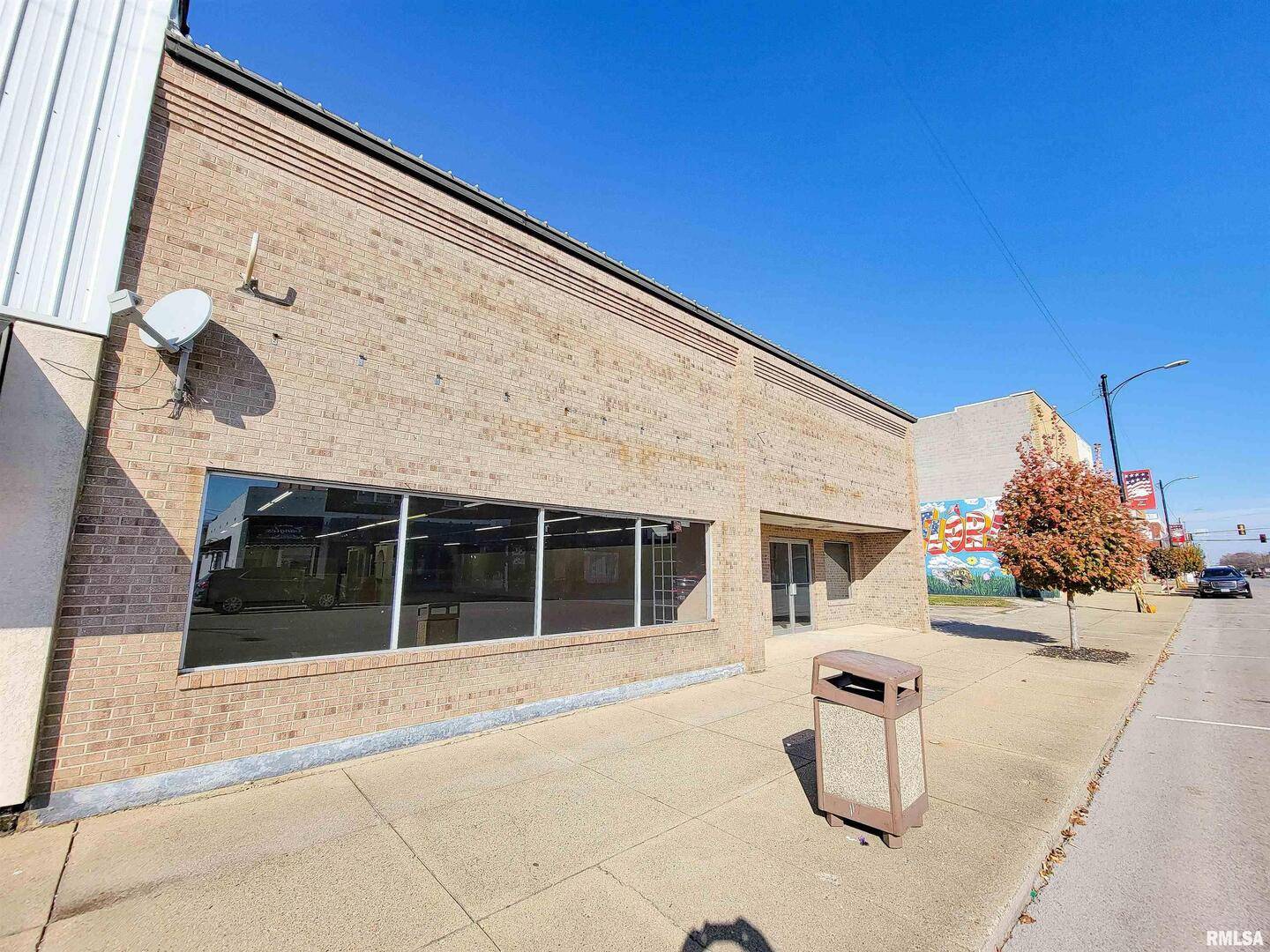 128 W NORTH AVE, Flora, IL 62839