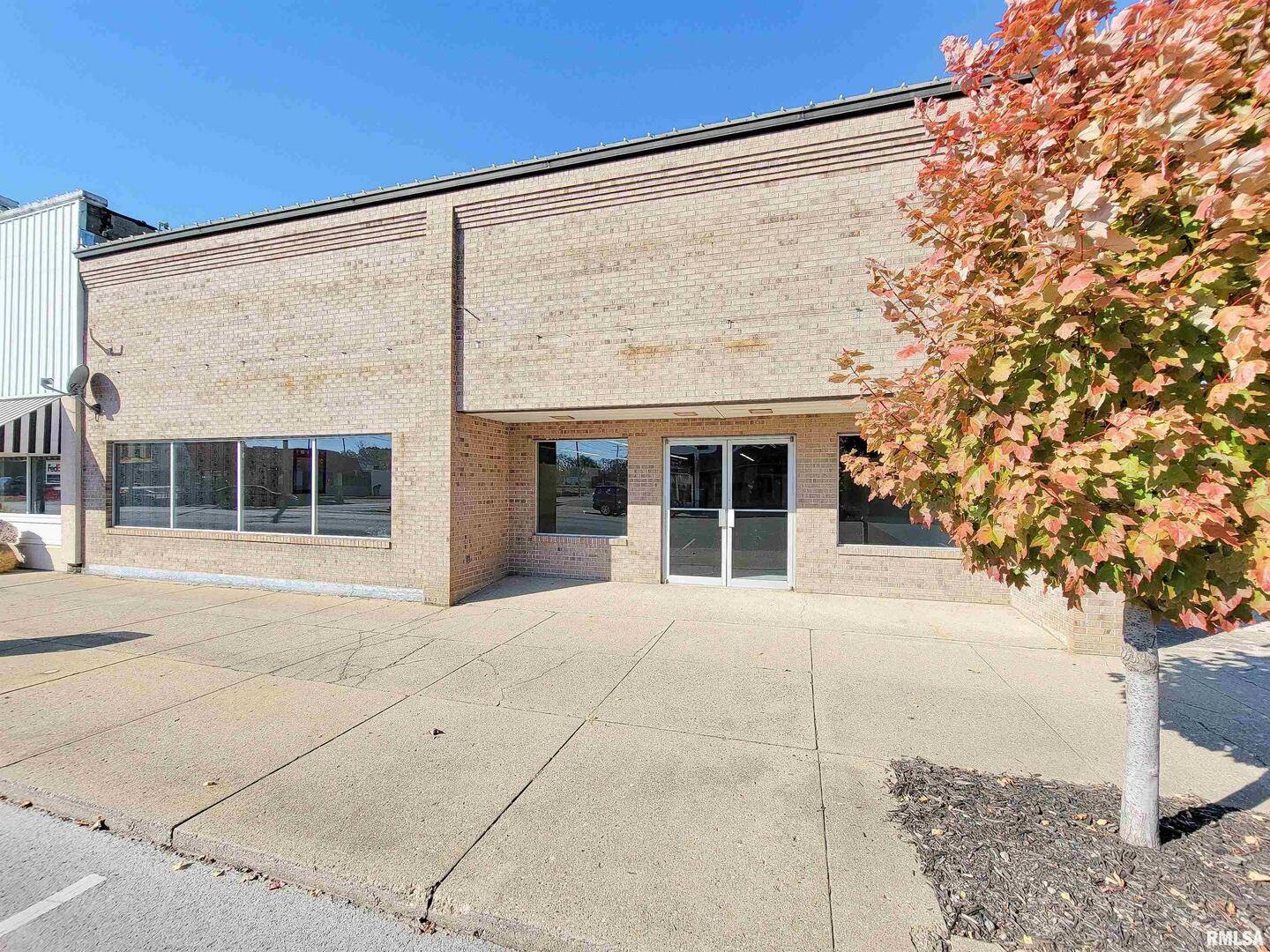 128 W NORTH AVE, Flora, IL 62839
