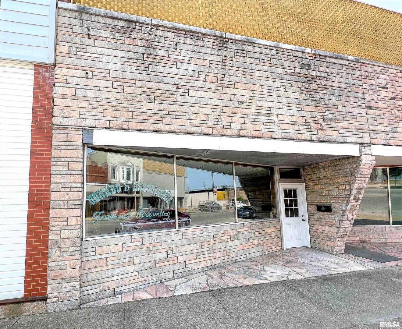 111 W NORTH AVE #109, Flora, IL 62839