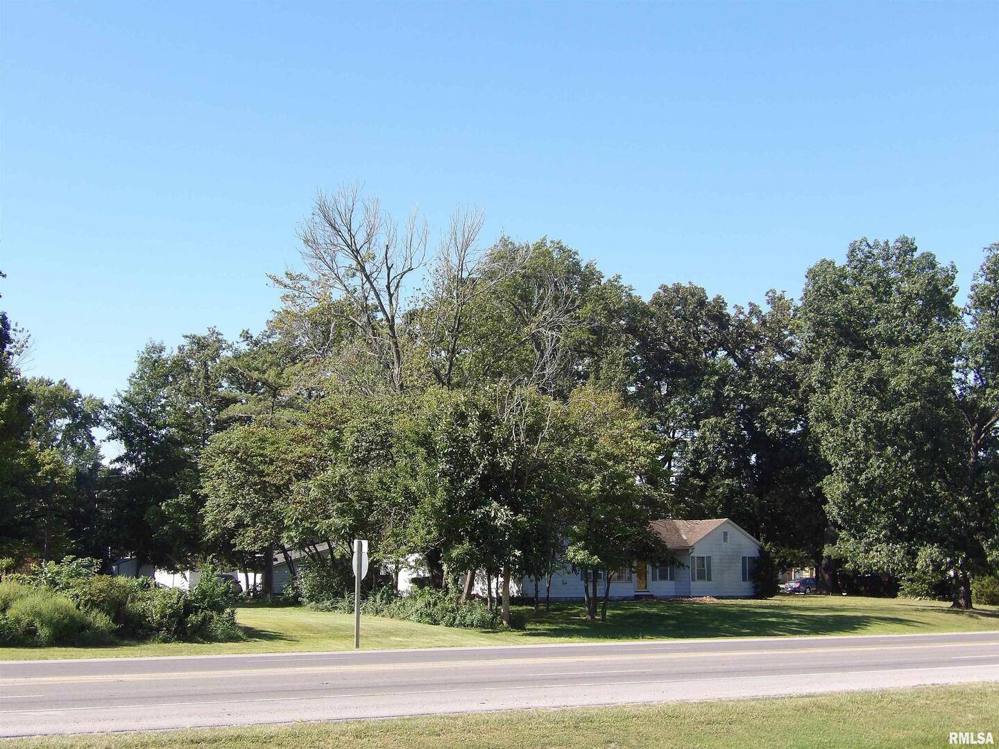 1012 W MAIN ST, Benton, IL 62812