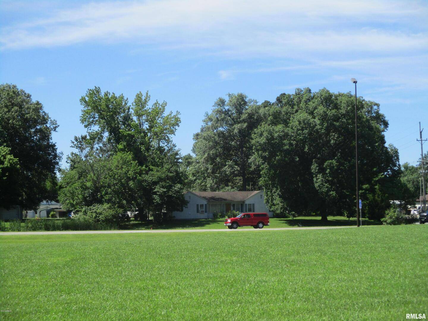 1012 W MAIN ST, Benton, IL 62812