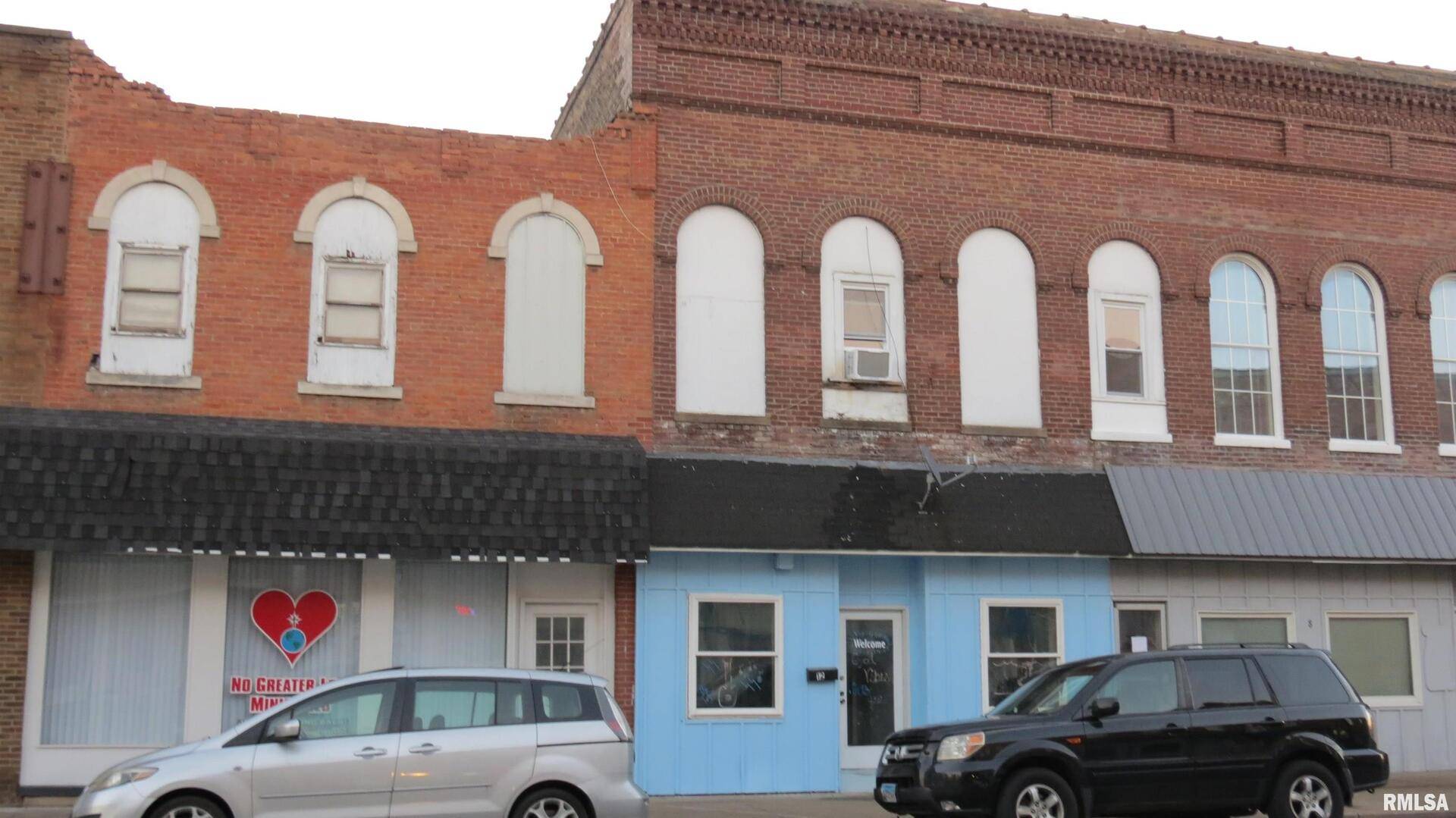 12 N DIVISION ST, Duquoin, IL 62832