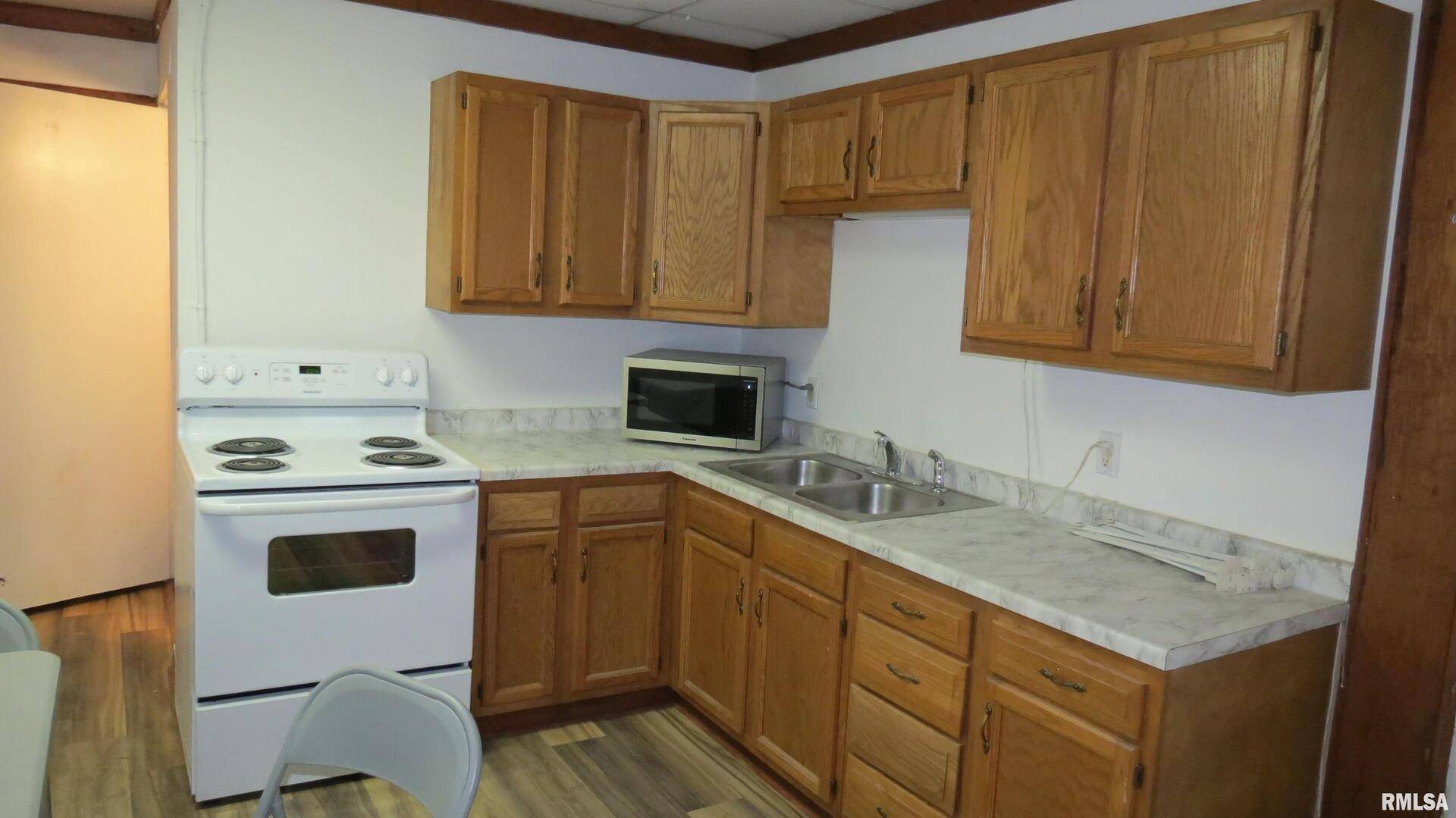12 N DIVISION ST, Duquoin, IL 62832