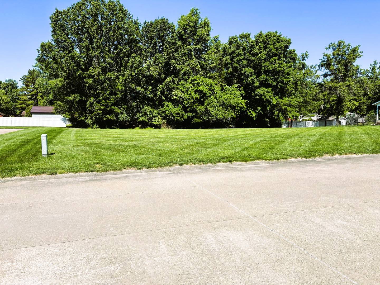 22 Clearlake Dr DR, Centralia, IL 62801