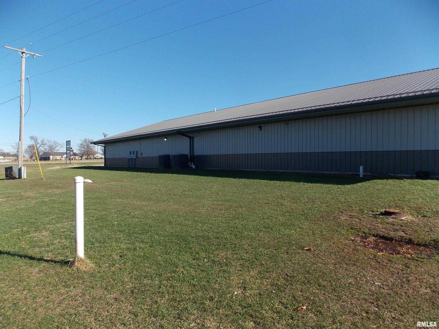 5 WILLIAMSON DR, Fairfield, IL 62837
