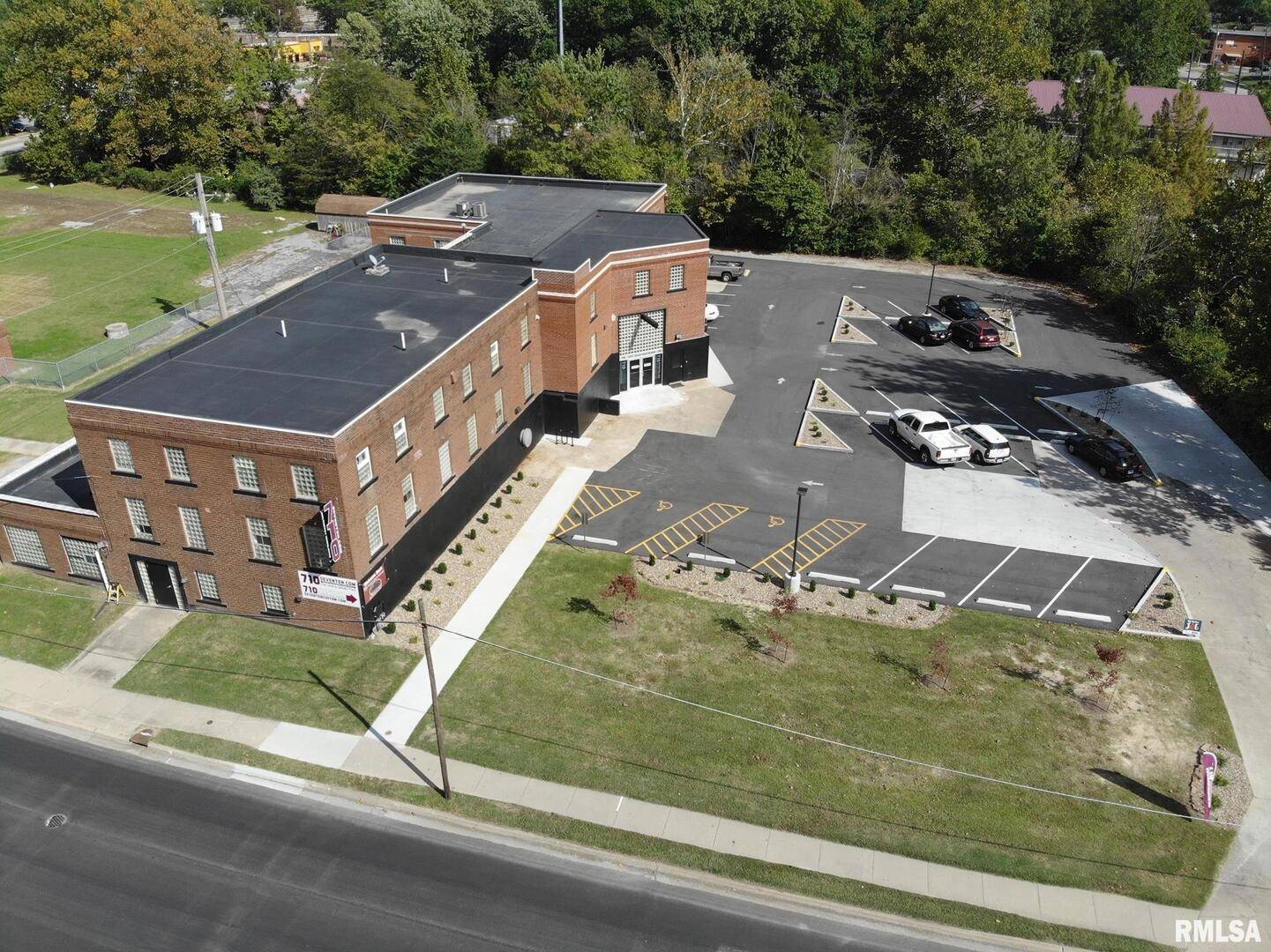 1051 S WALL ST, Carbondale, IL 62901