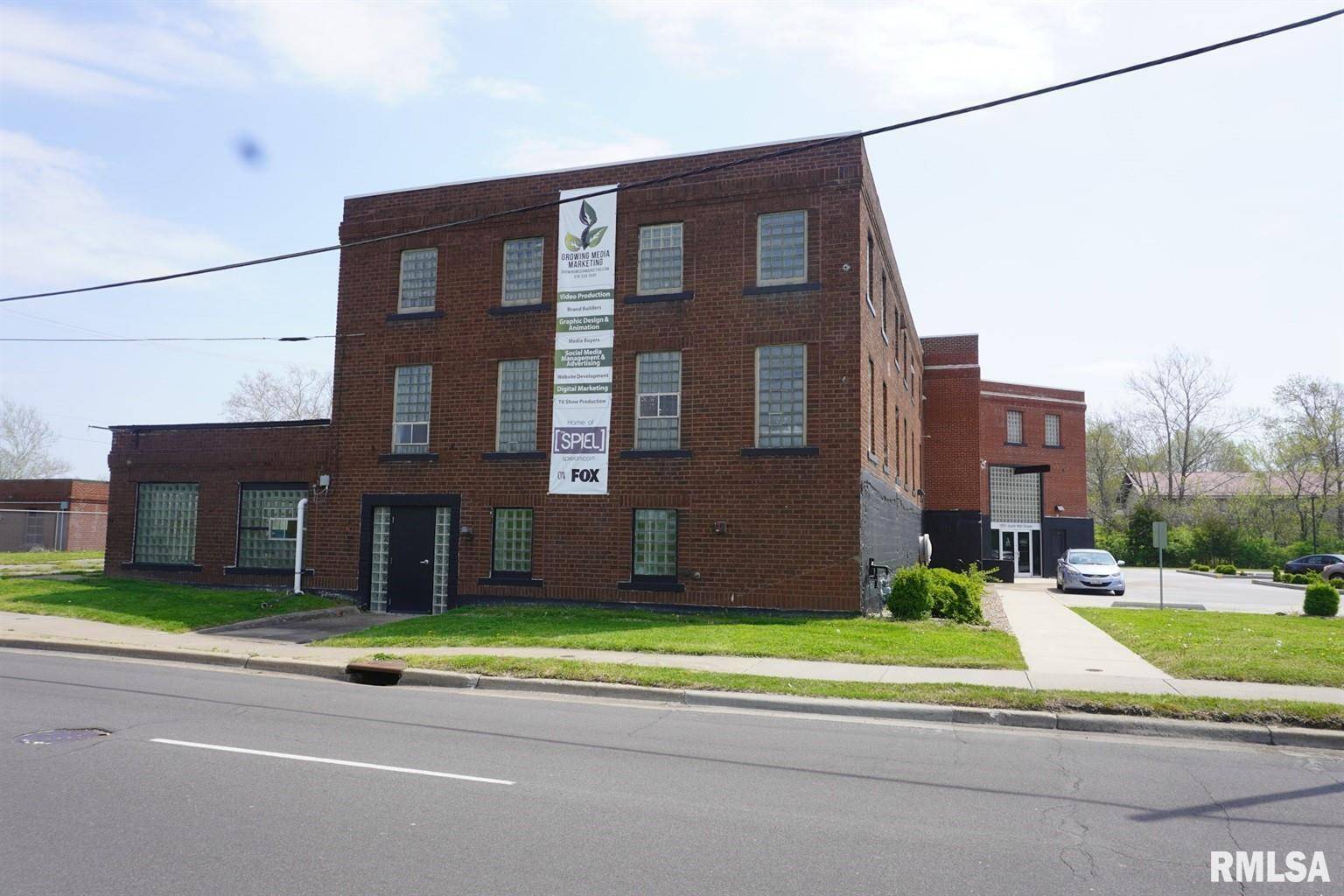 1051 S WALL ST, Carbondale, IL 62901