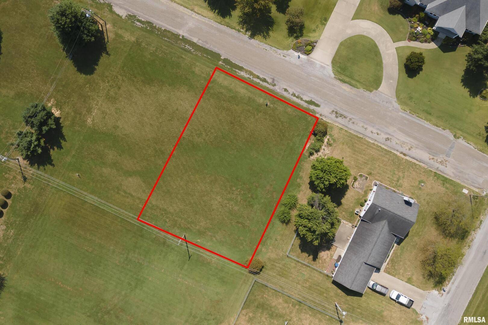 000 Eric LN, Mcleansboro, IL 62859