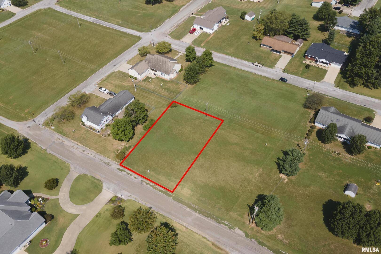 000 Eric LN, Mcleansboro, IL 62859