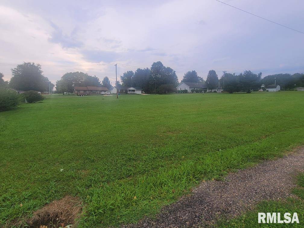 000 Eric LN, Mcleansboro, IL 62859