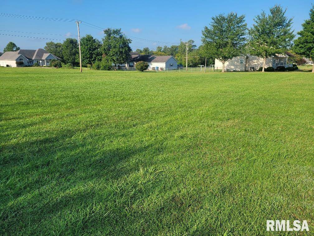 000 MEMORY LN, Mcleansboro, IL 62859