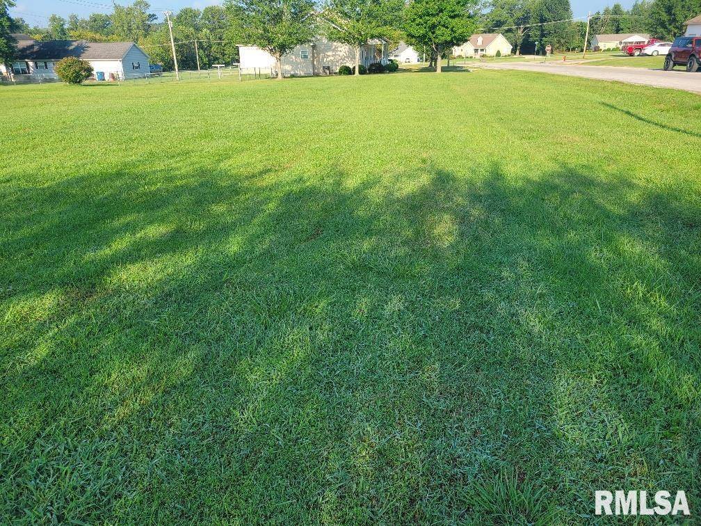 000 MEMORY LN, Mcleansboro, IL 62859