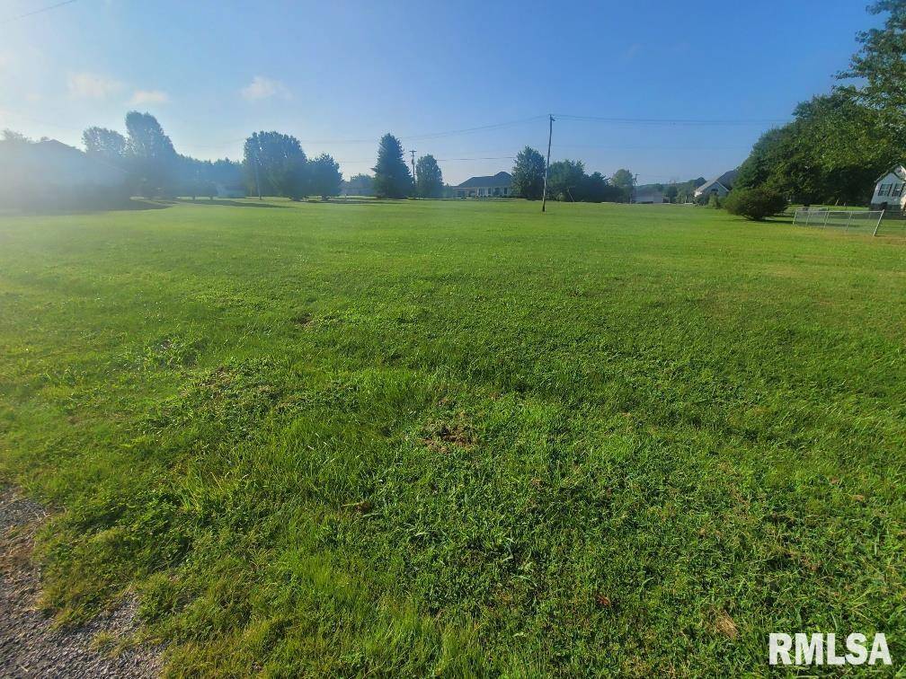 000 MEMORY LN, Mcleansboro, IL 62859