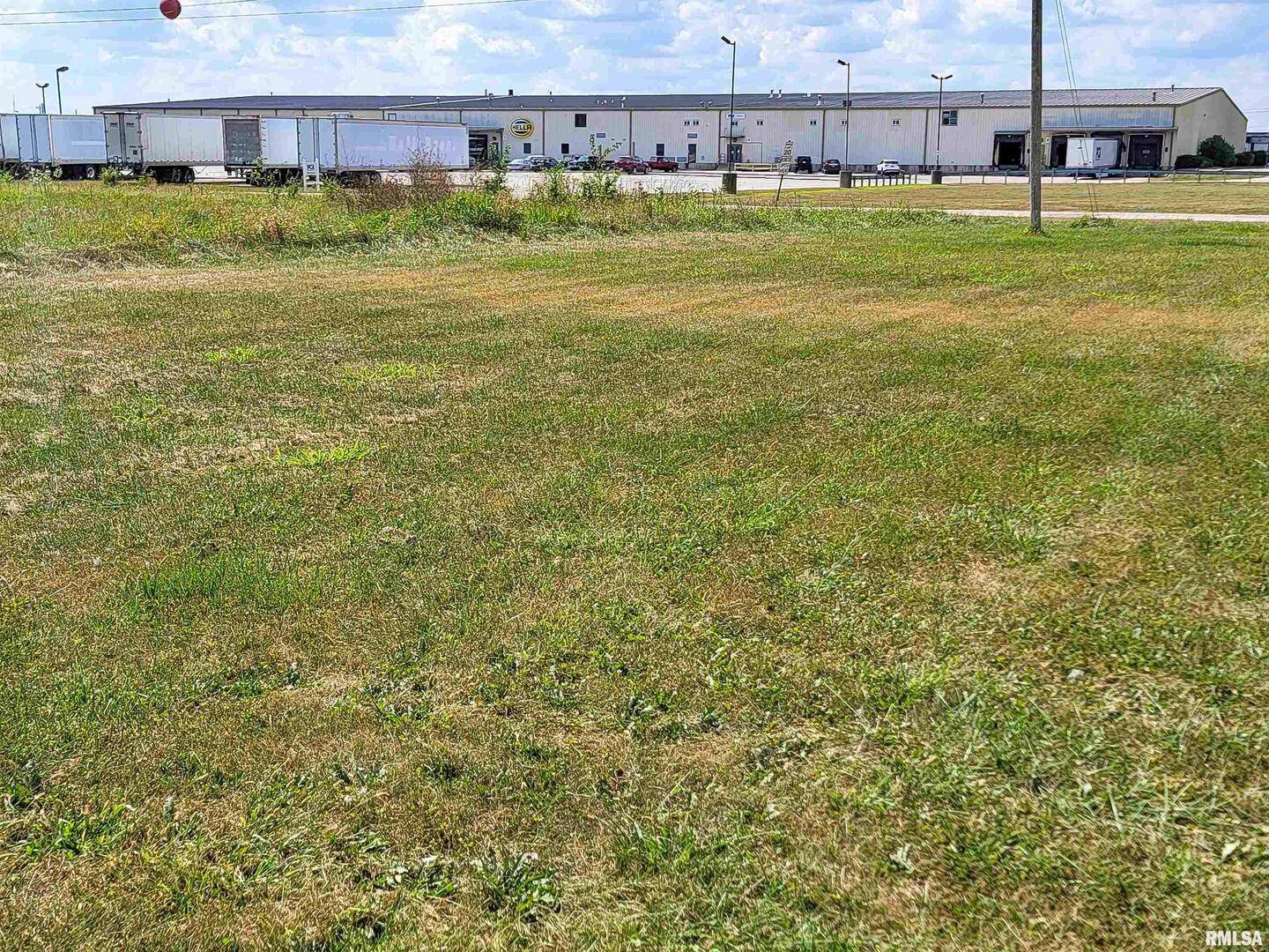 11044 Old Highway 50, Flora, IL 62839