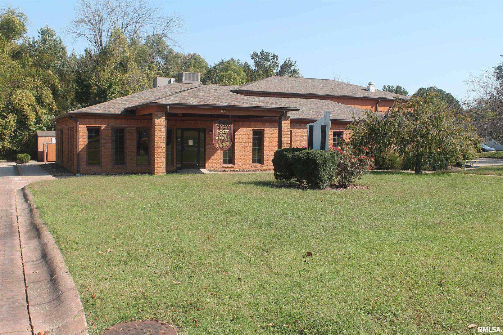 1235 CEDAR CT, Carbondale, IL 62901
