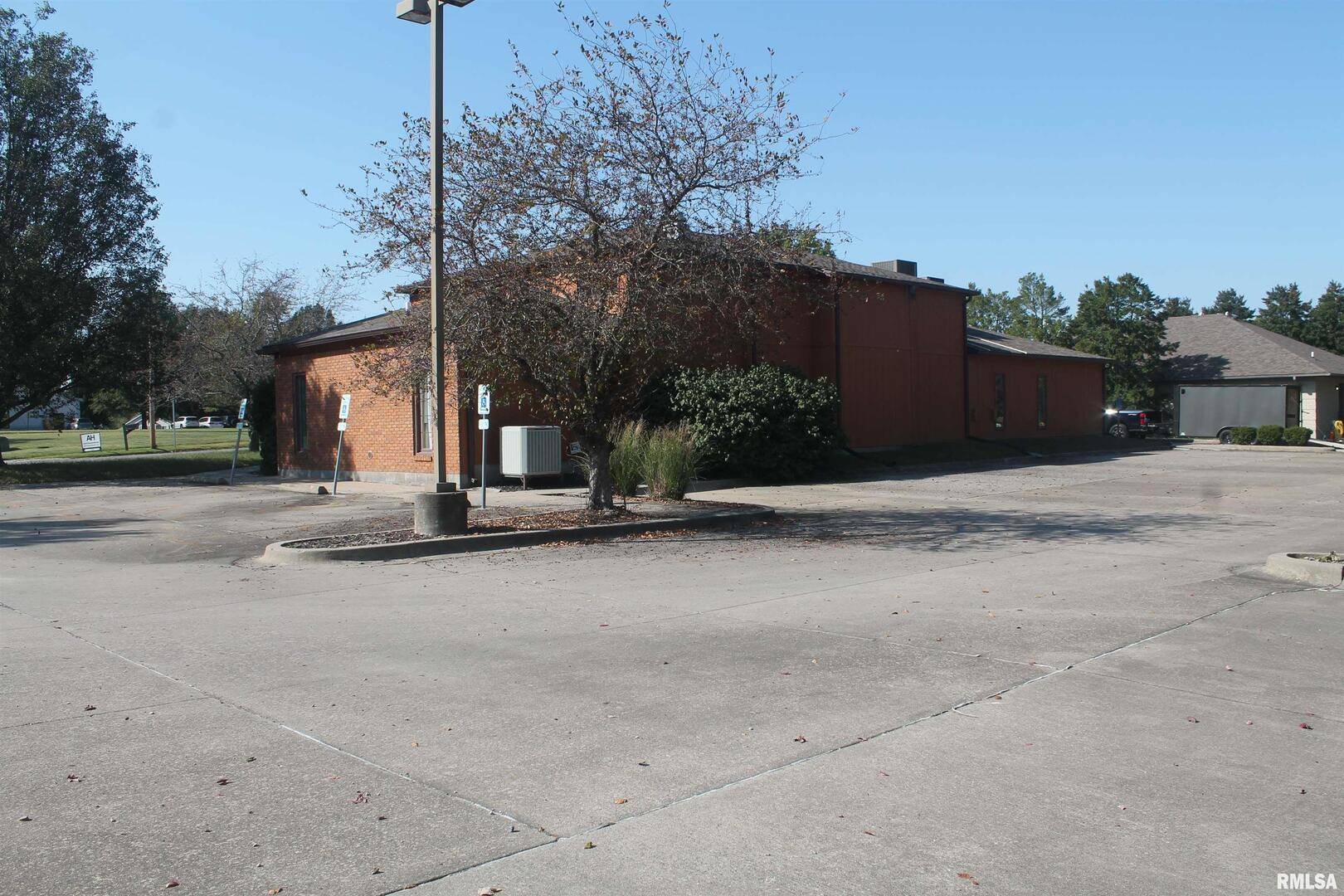 1235 CEDAR CT, Carbondale, IL 62901