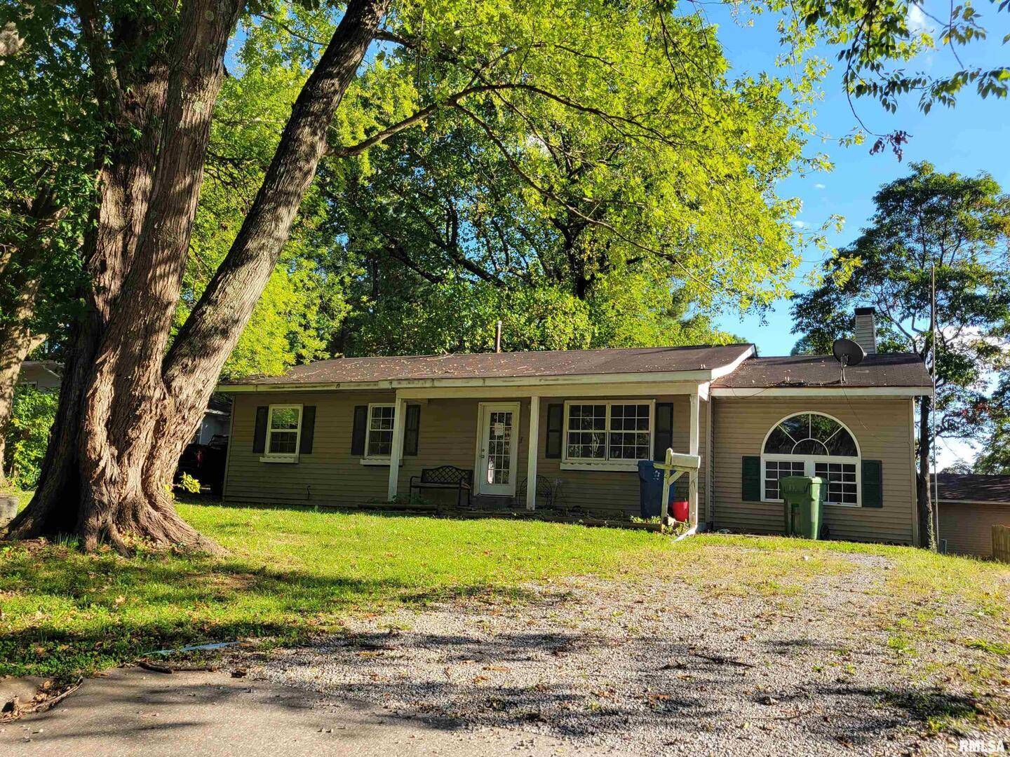 121 YOUNG AVE, Anna, IL 62906