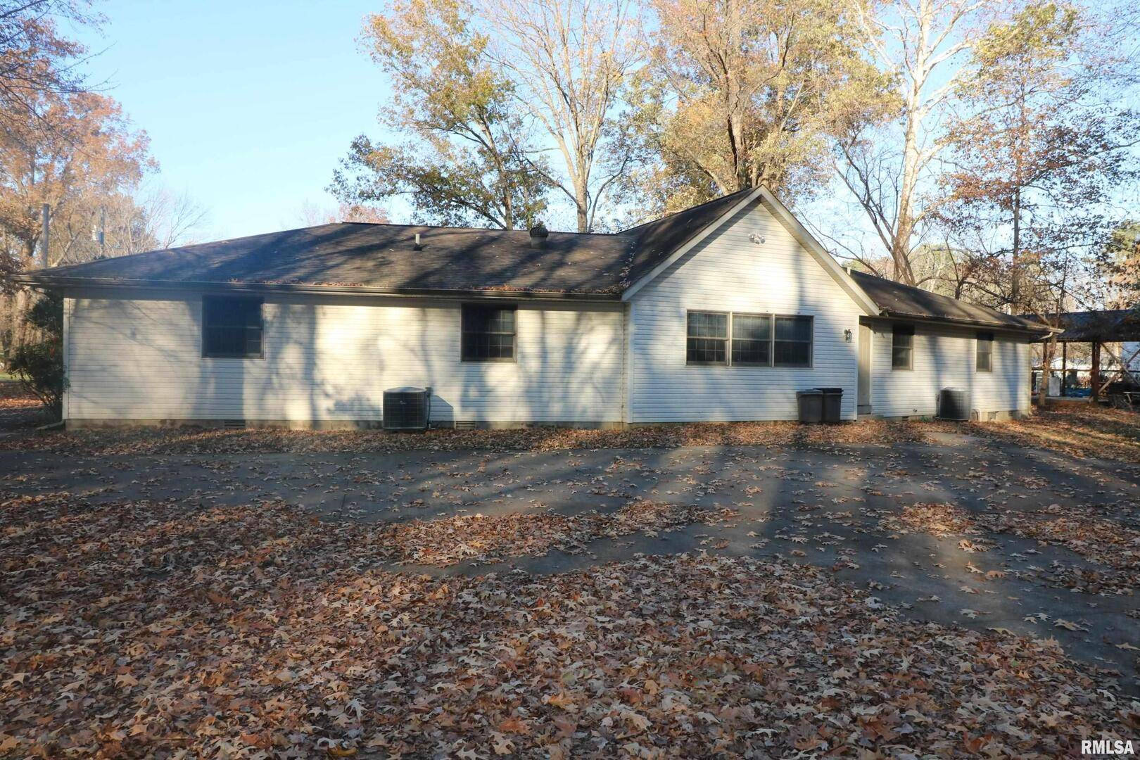 200 E Diaz ST, Herrin, IL 62948