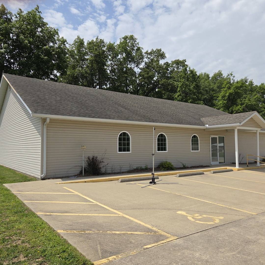 4110 S Water Tower PL, Mt Vernon, IL 62864