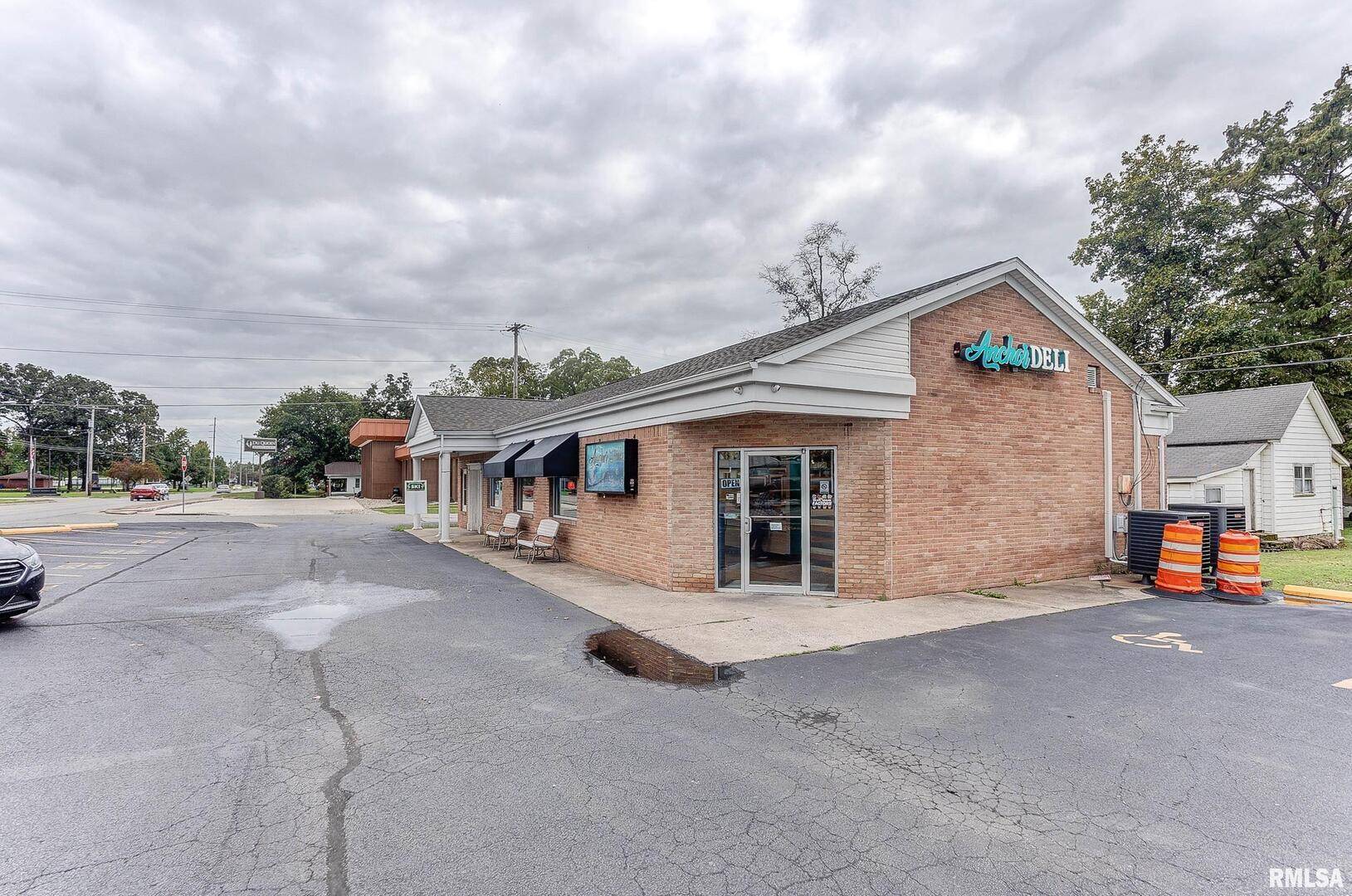 109 S PARK ST, Sesser, IL 62884