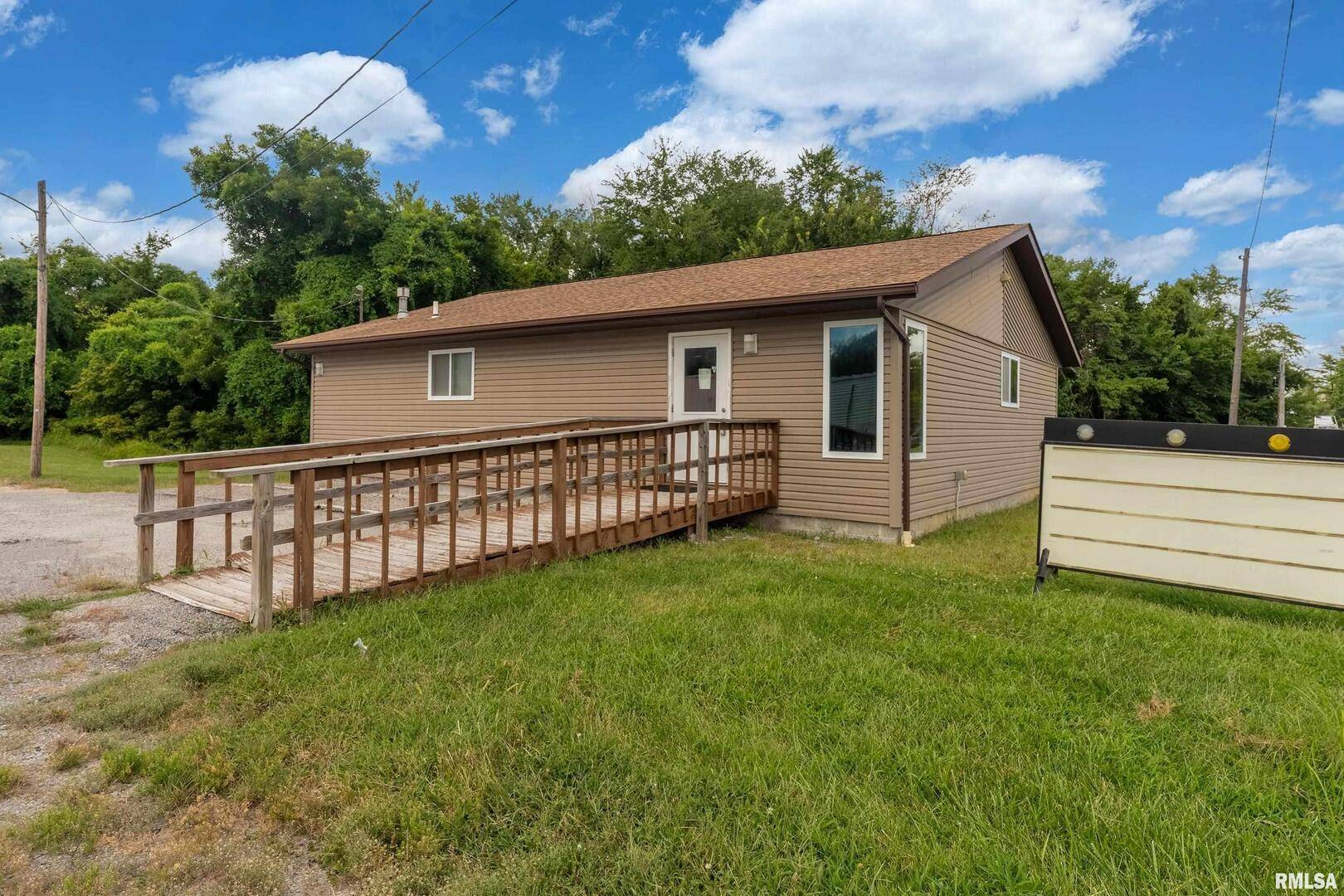 631 N PERSHING ST, Energy, IL 62933