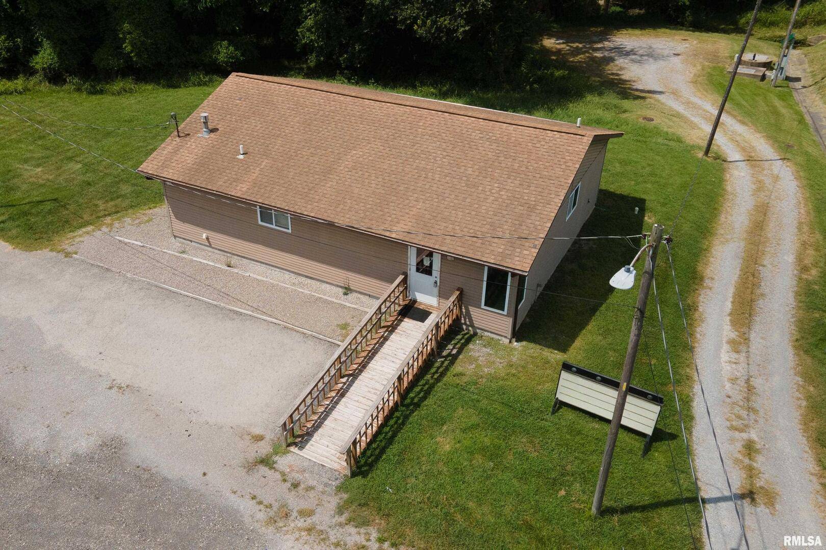 631 N PERSHING ST, Energy, IL 62933