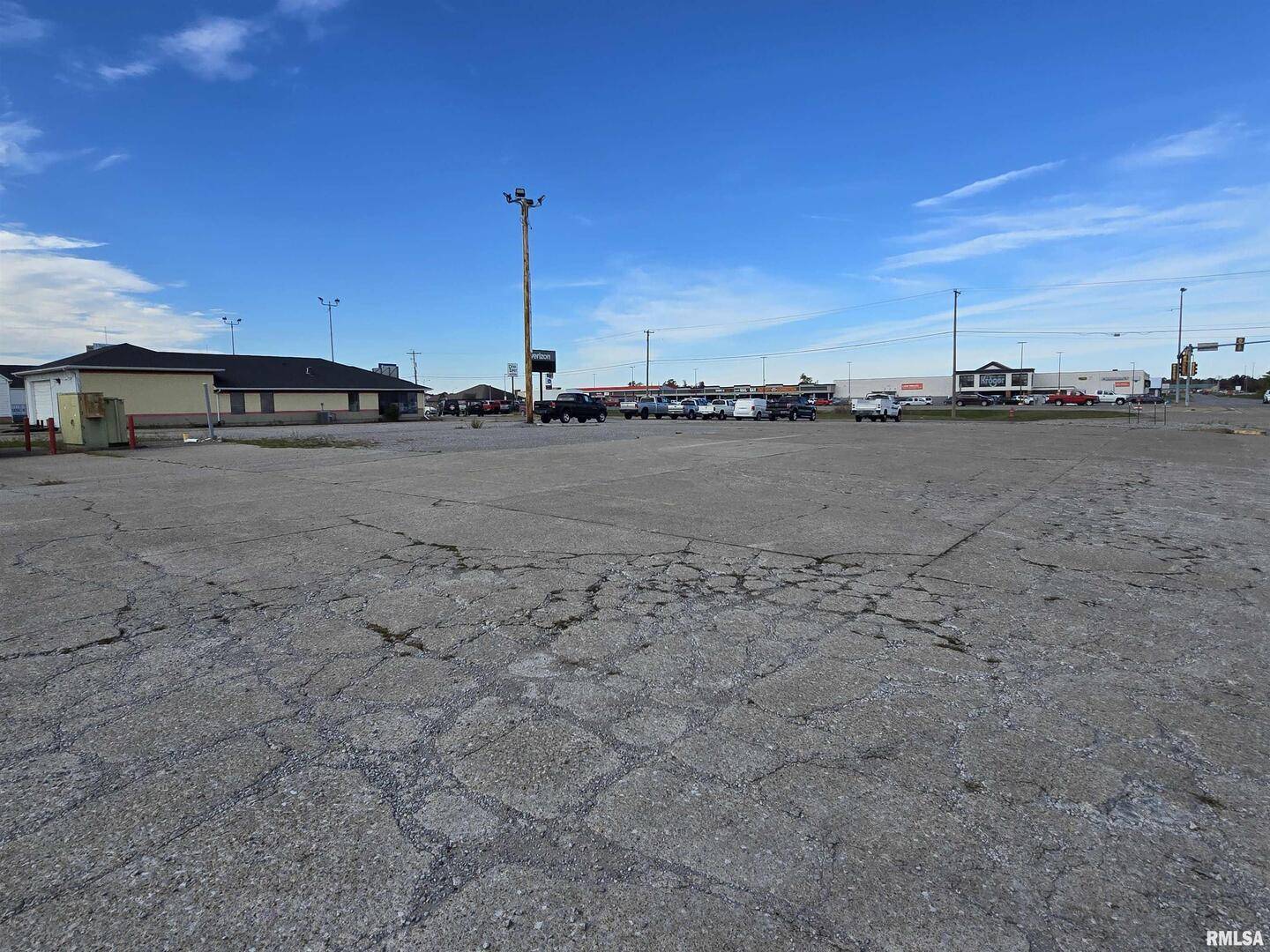 630 N COMMERCIAL ST, Harrisburg, IL 62946