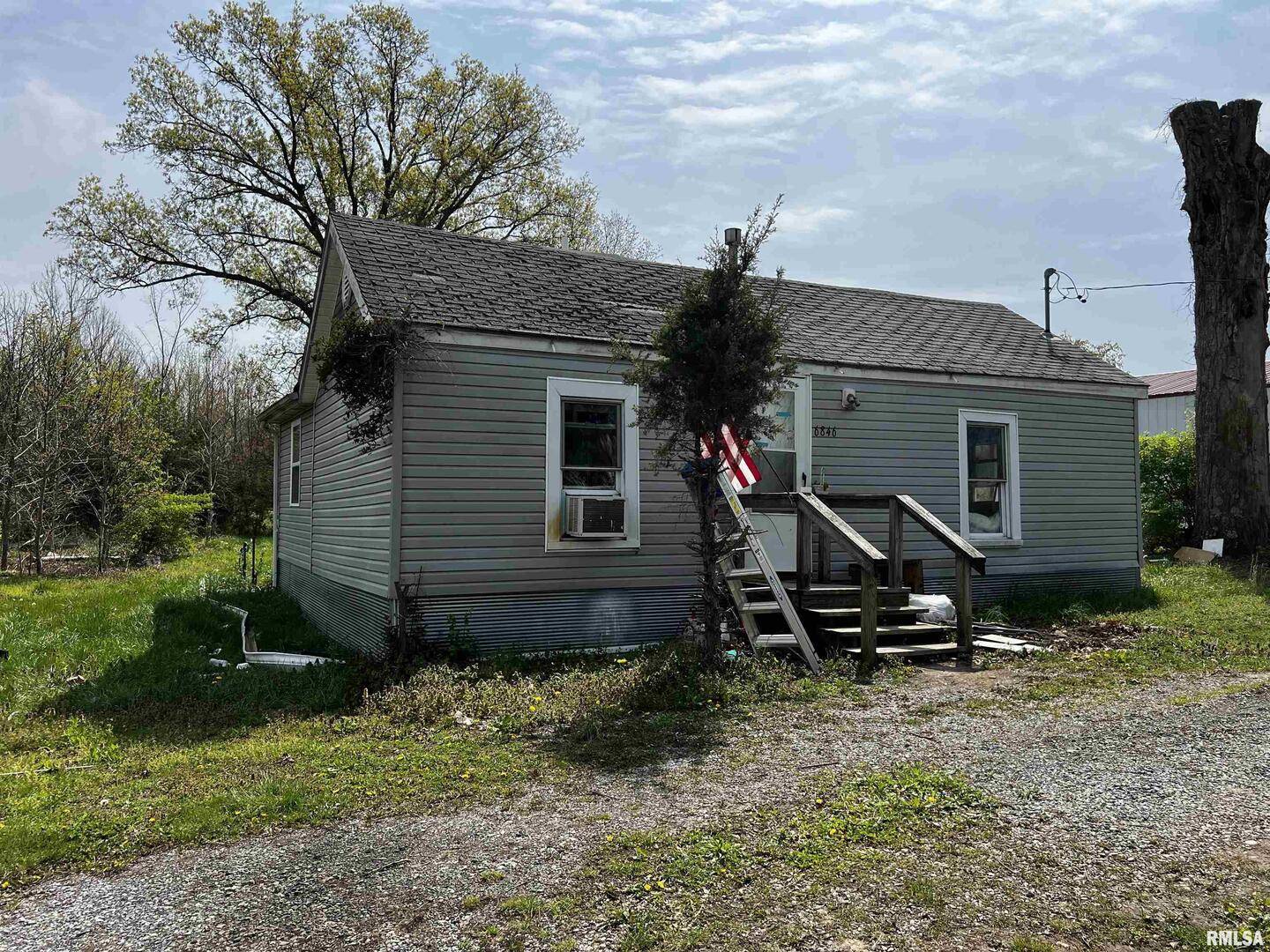6846 E 1ST ST, Logan, IL 62856