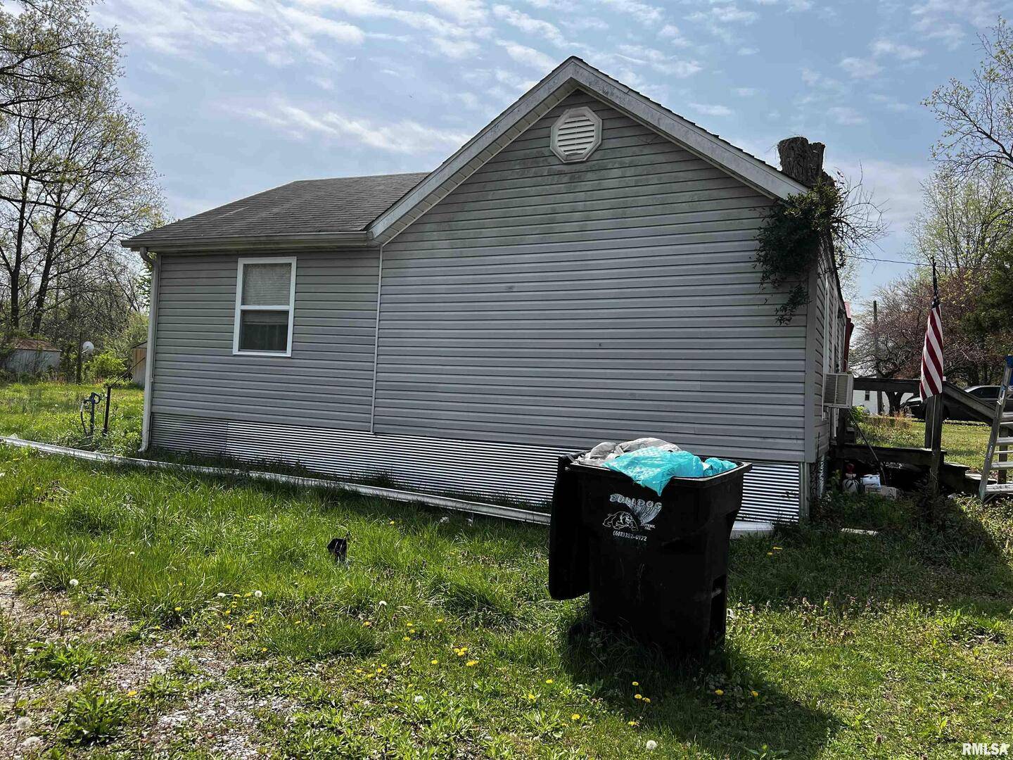 6846 E 1ST ST, Logan, IL 62856
