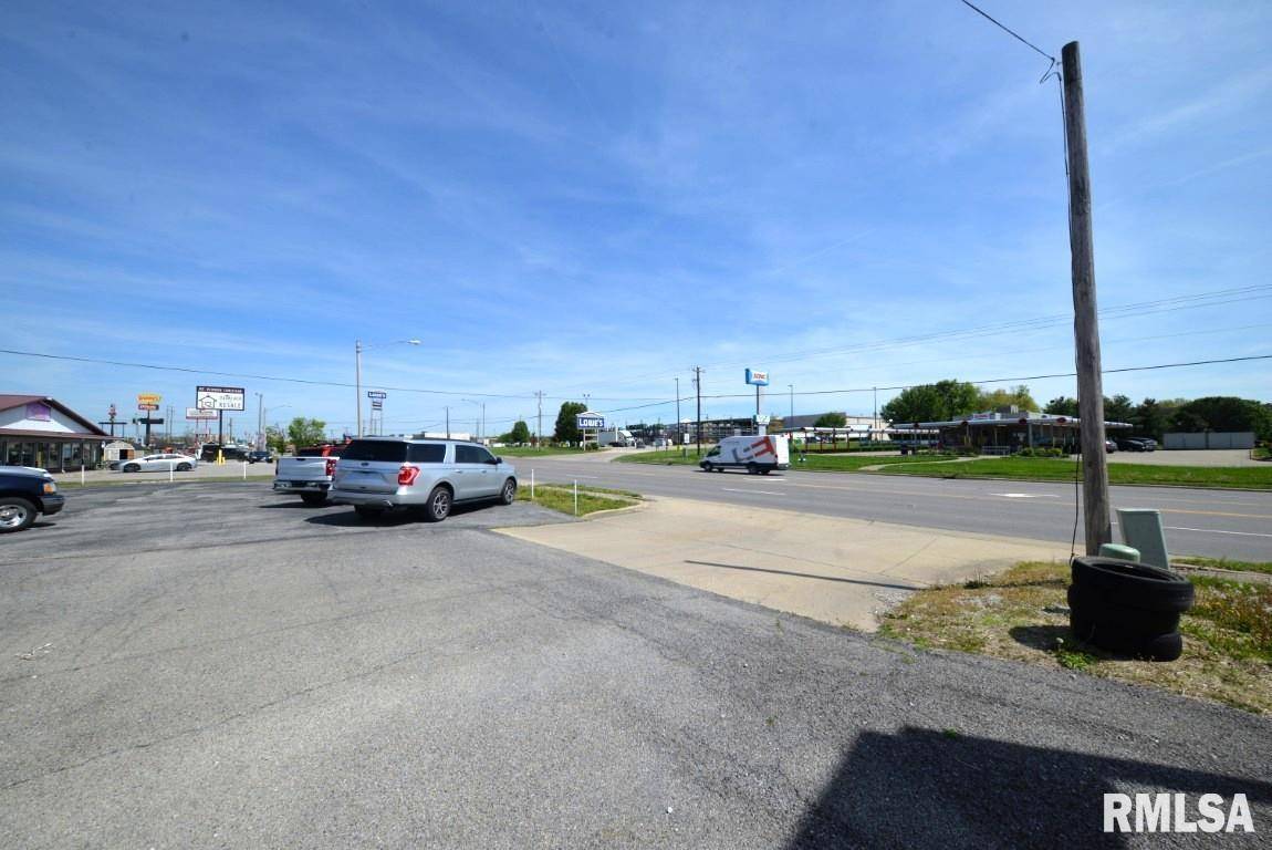 4706 & 4708 BROADWAY ST, Mt Vernon, IL 62864