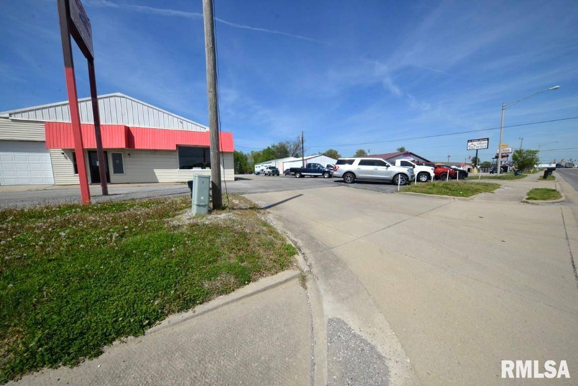 4706 & 4708 BROADWAY ST, Mt Vernon, IL 62864