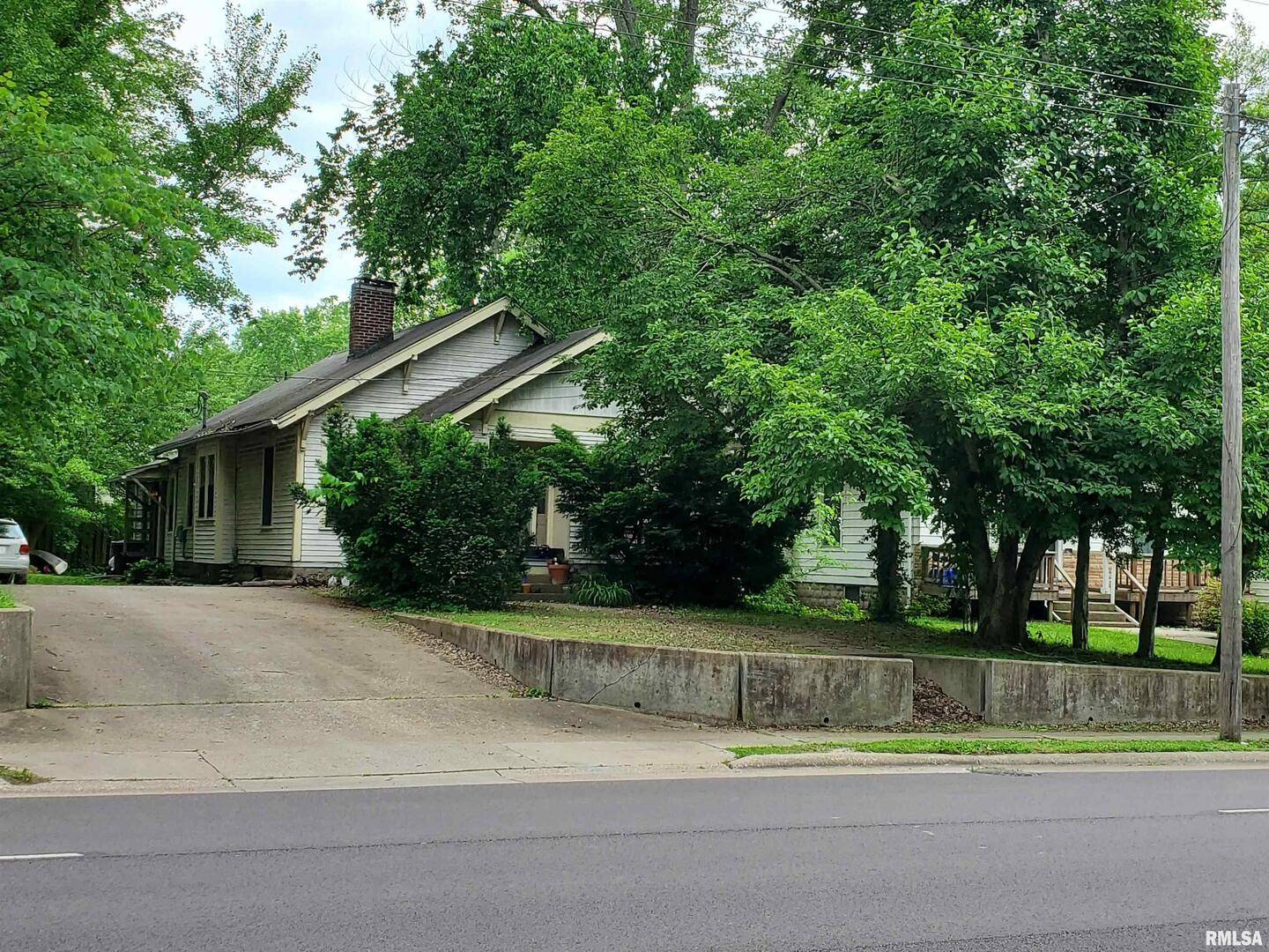 607 N ALMOND ST #1, Carbondale, IL 62901
