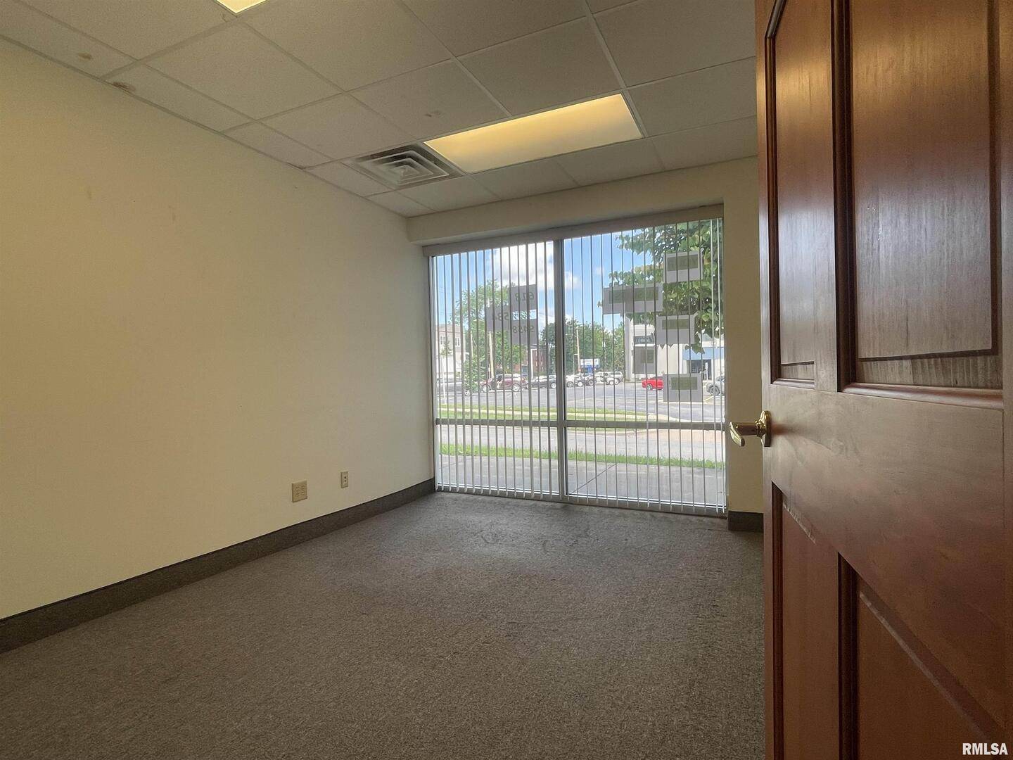 601 S UNIVERSITY AVE #Suite 102, Carbondale, IL 62901