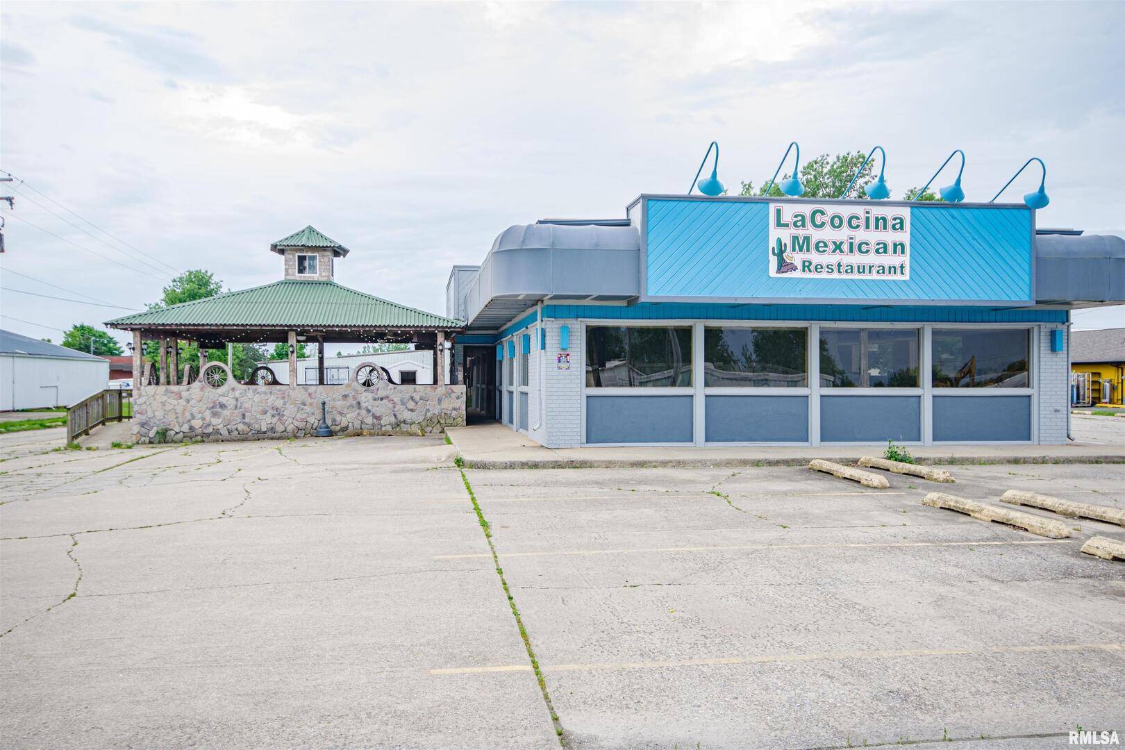1407 W MAIN ST, Salem, IL 62881