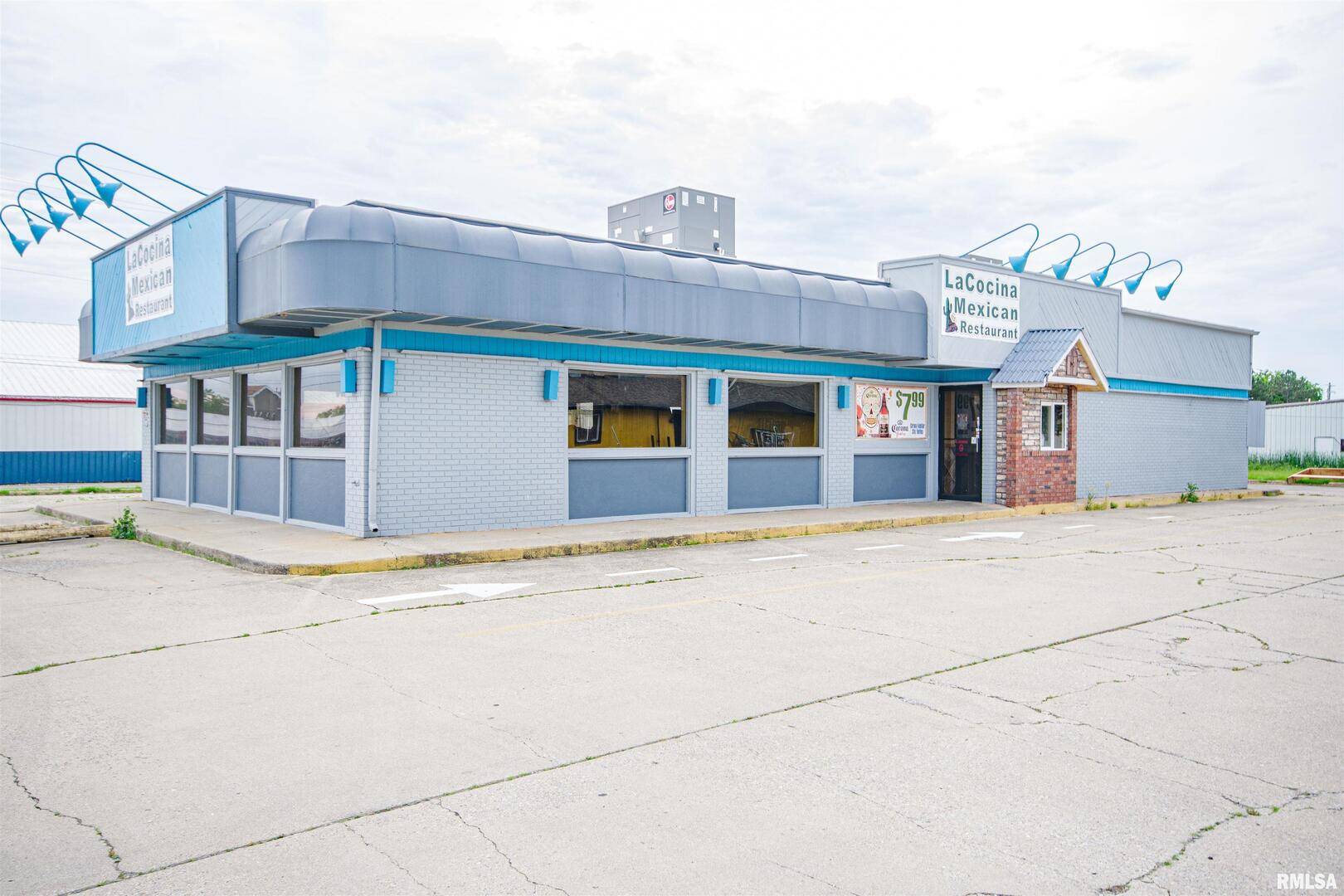 1407 W MAIN ST, Salem, IL 62881