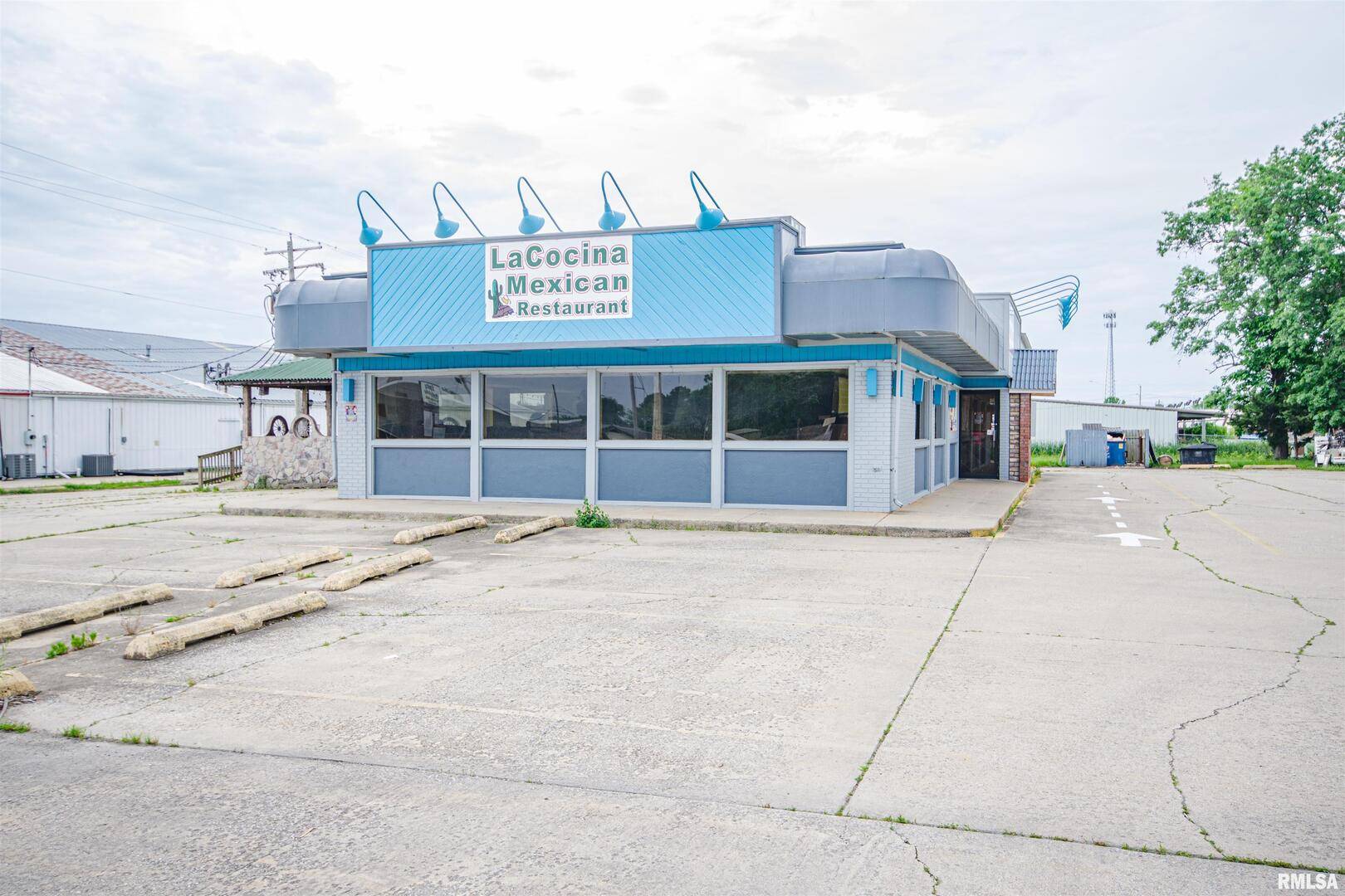 1407 W MAIN ST, Salem, IL 62881
