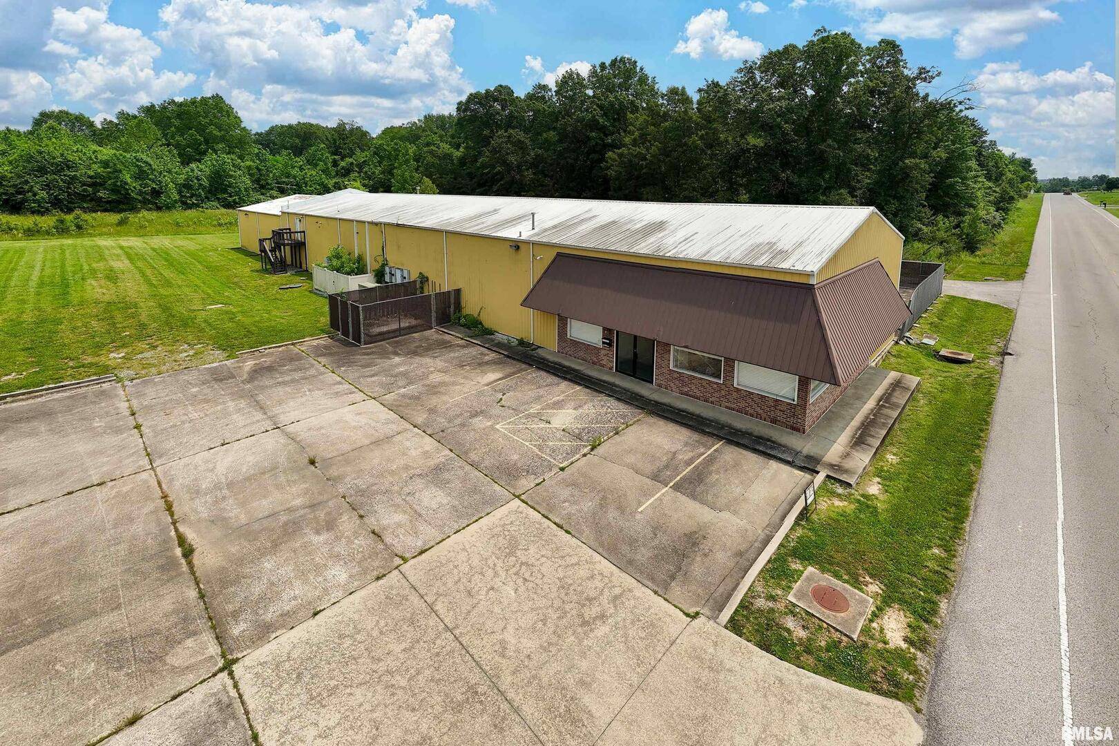 1275 N Reed Station RD, Carbondale, IL 62901