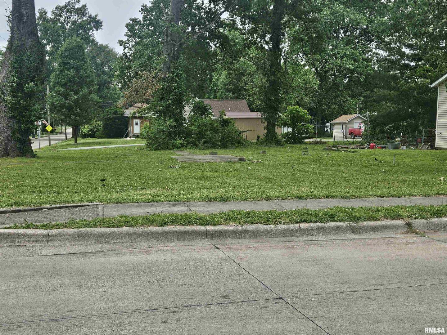 0000 S Duquoin ST #PO Bo, Benton, IL 62812