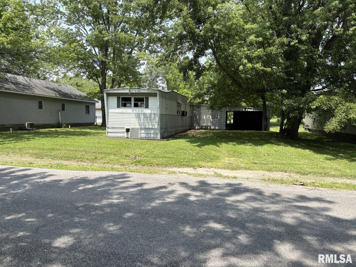 1606 & 1608 W Faust ST, Marion, IL 62959